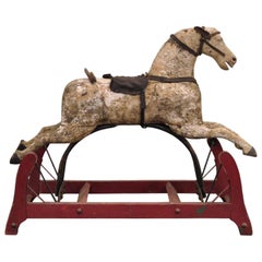 Cheval à bascule en bois sculpté et en fonte du 19ème siècle