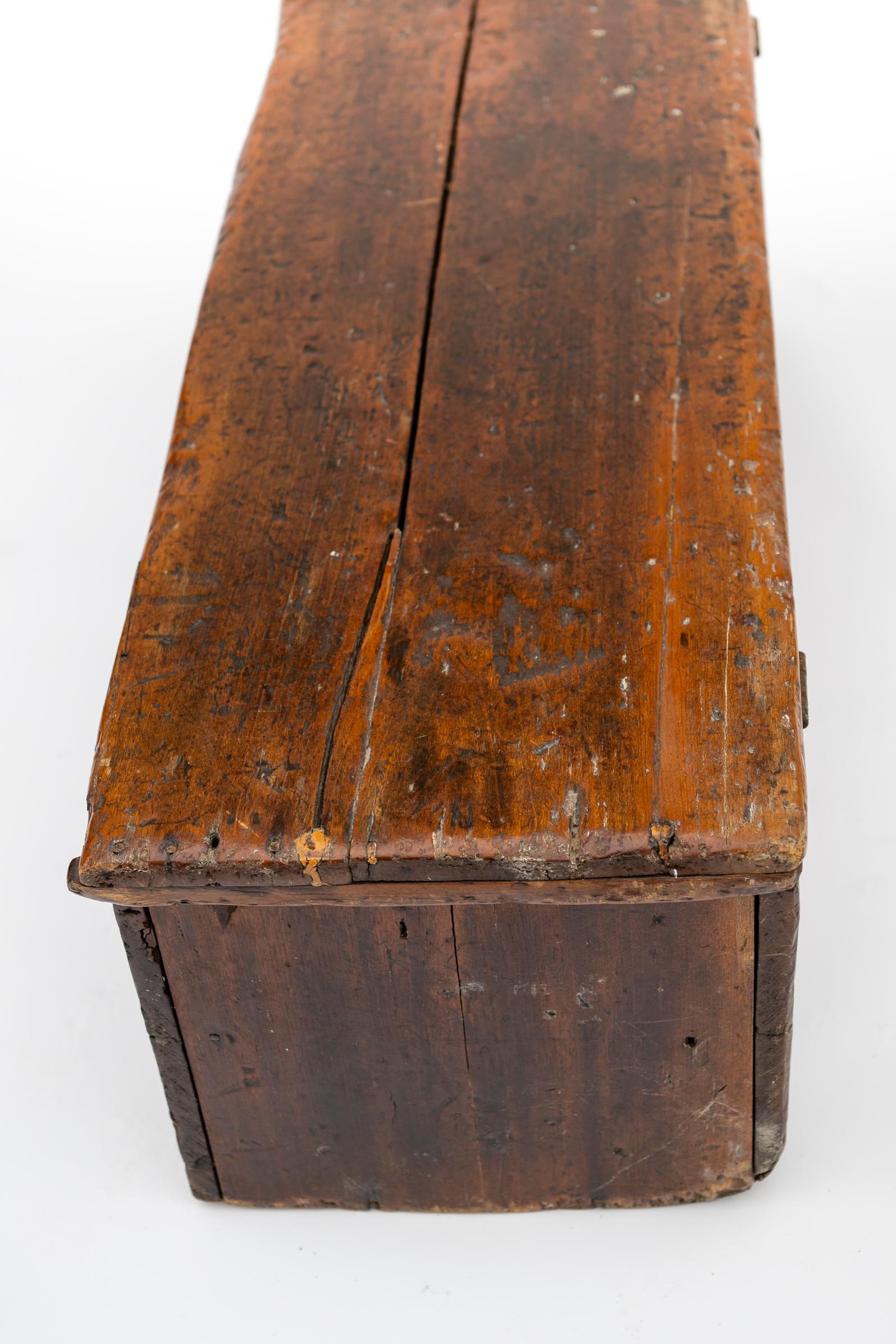 Baúl de viaje primitivo americano del siglo XIX en pino artesanal en venta 7