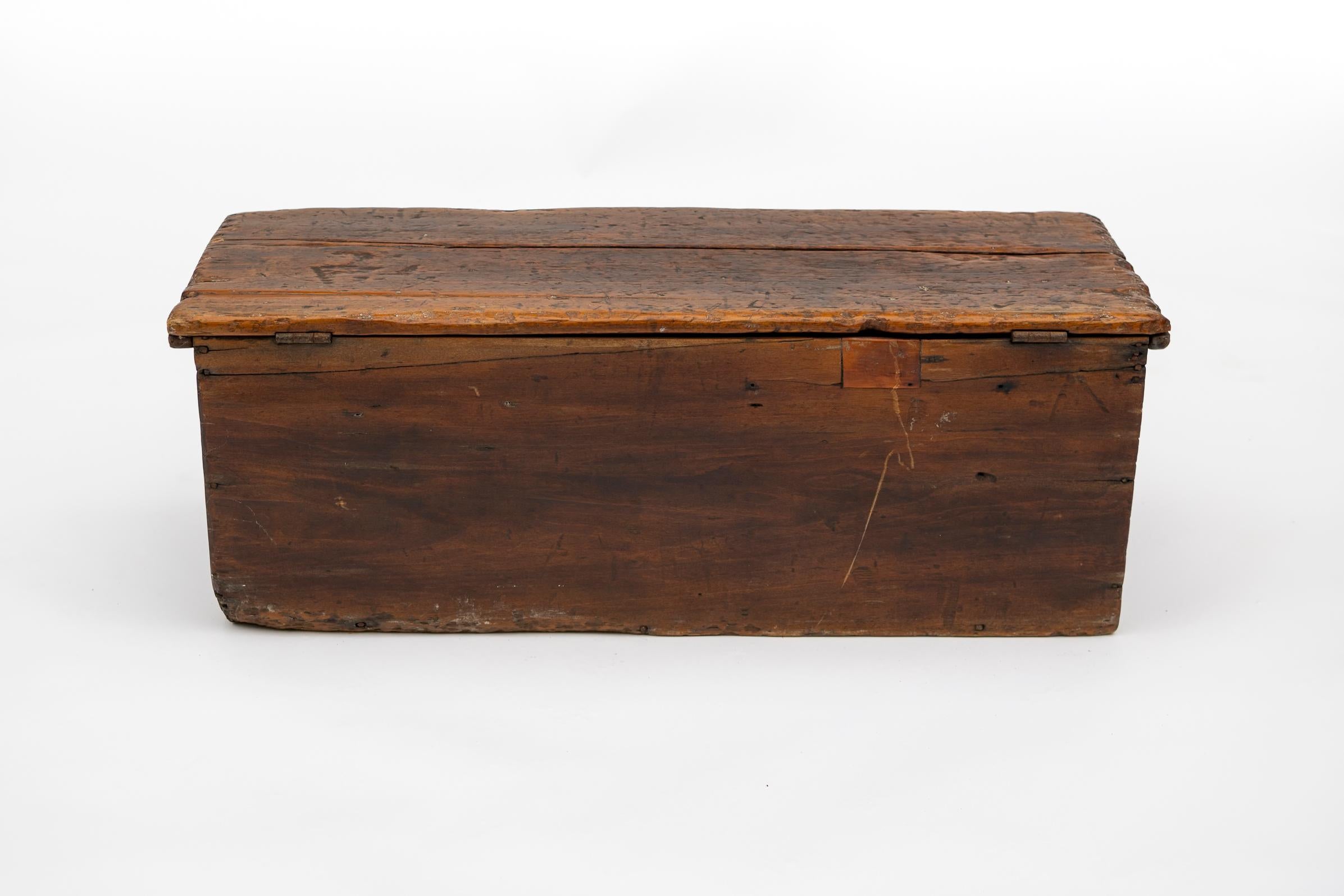 Baúl de viaje primitivo americano del siglo XIX en pino artesanal Estadounidense en venta
