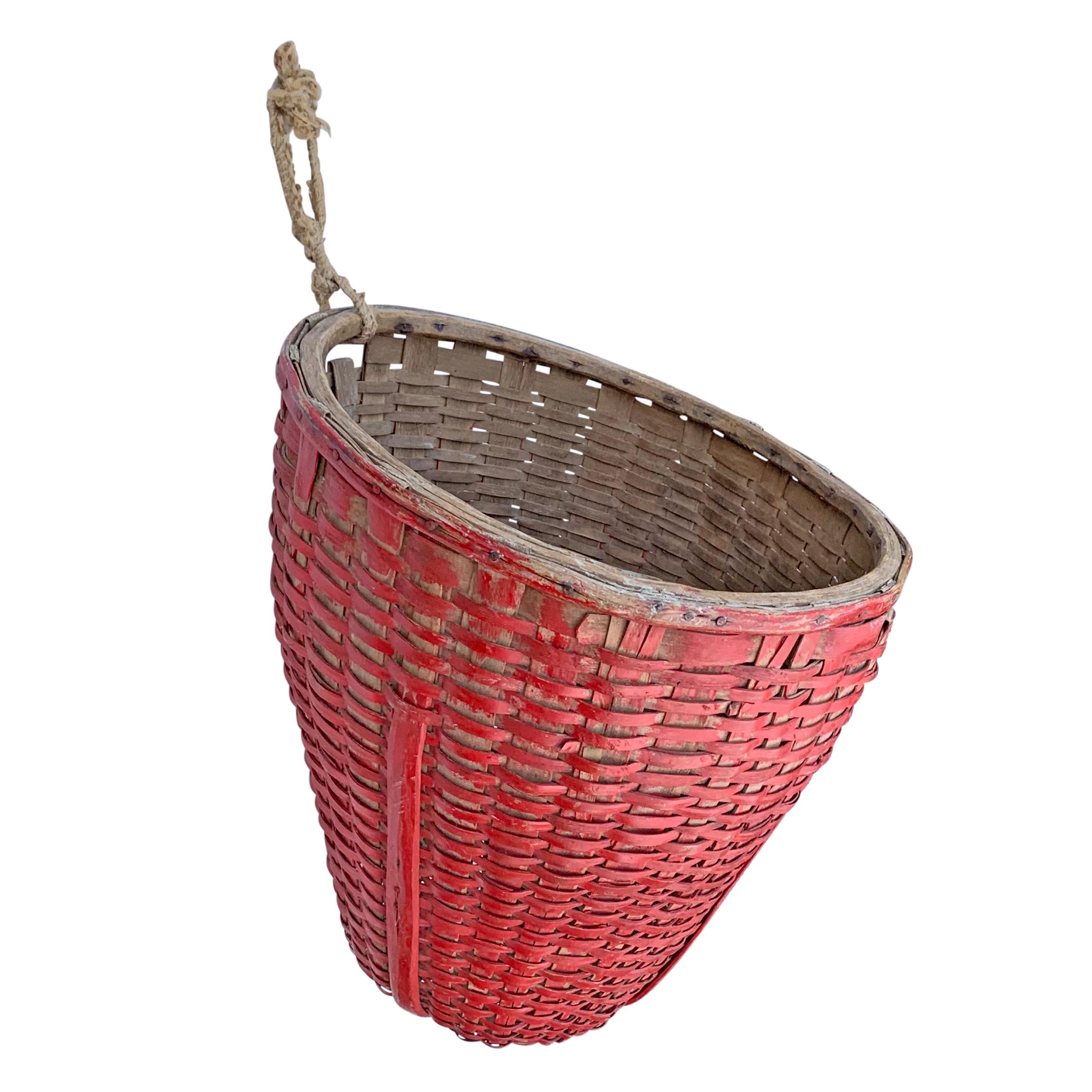 19th Century American Red Painted Gathering Basket In Good Condition For Sale In Chicago, IL