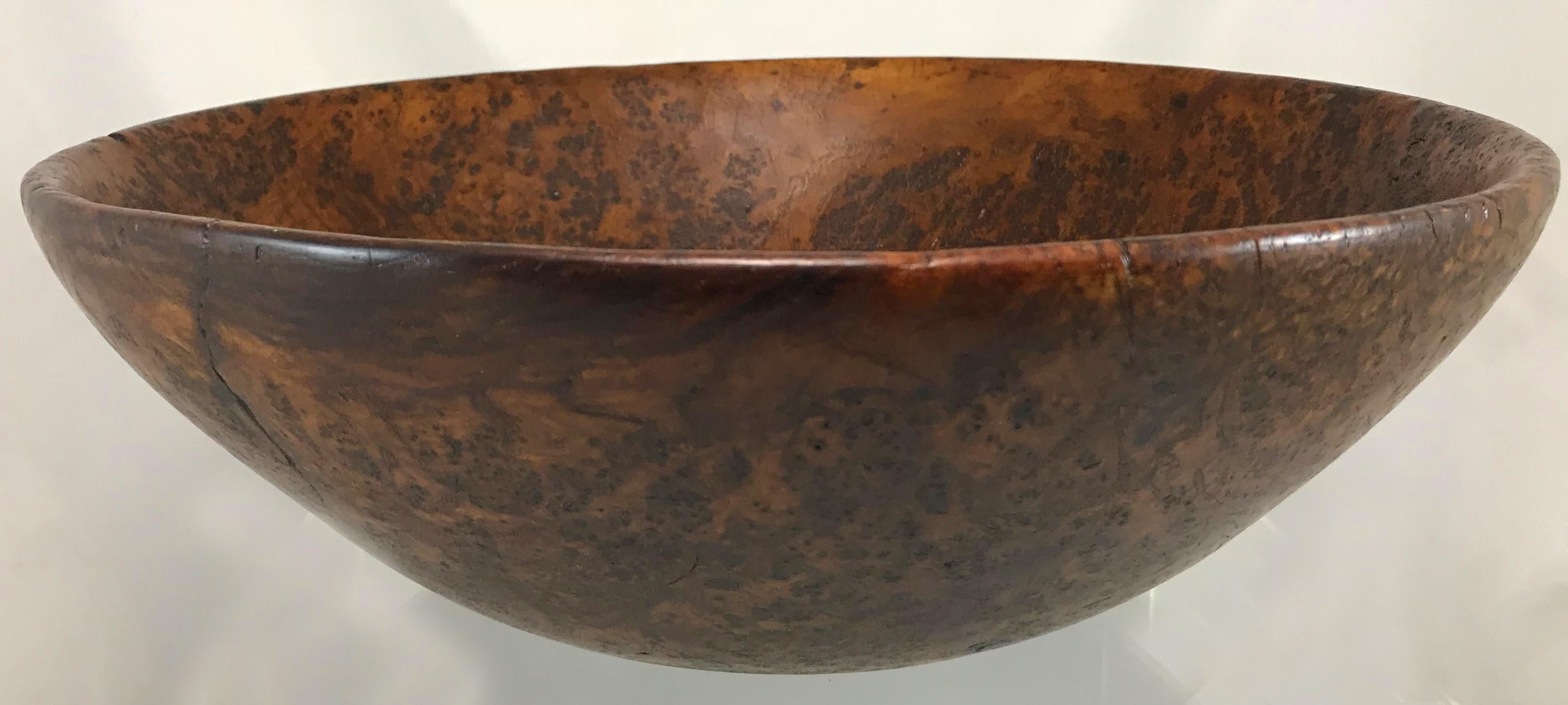 19th Century American Round Burl Bowl with Great Patina In Good Condition In Milford, NH