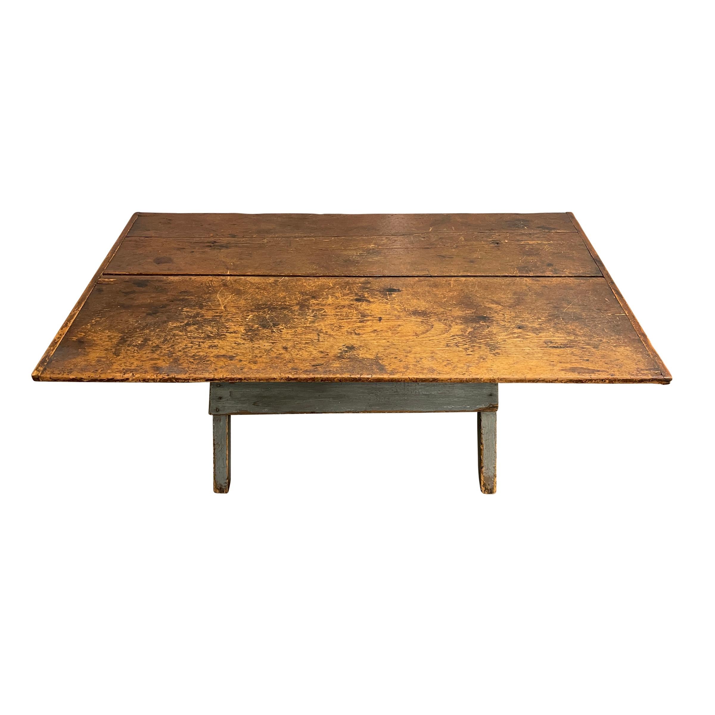 Rustic 19th Century American Sawbuck Table