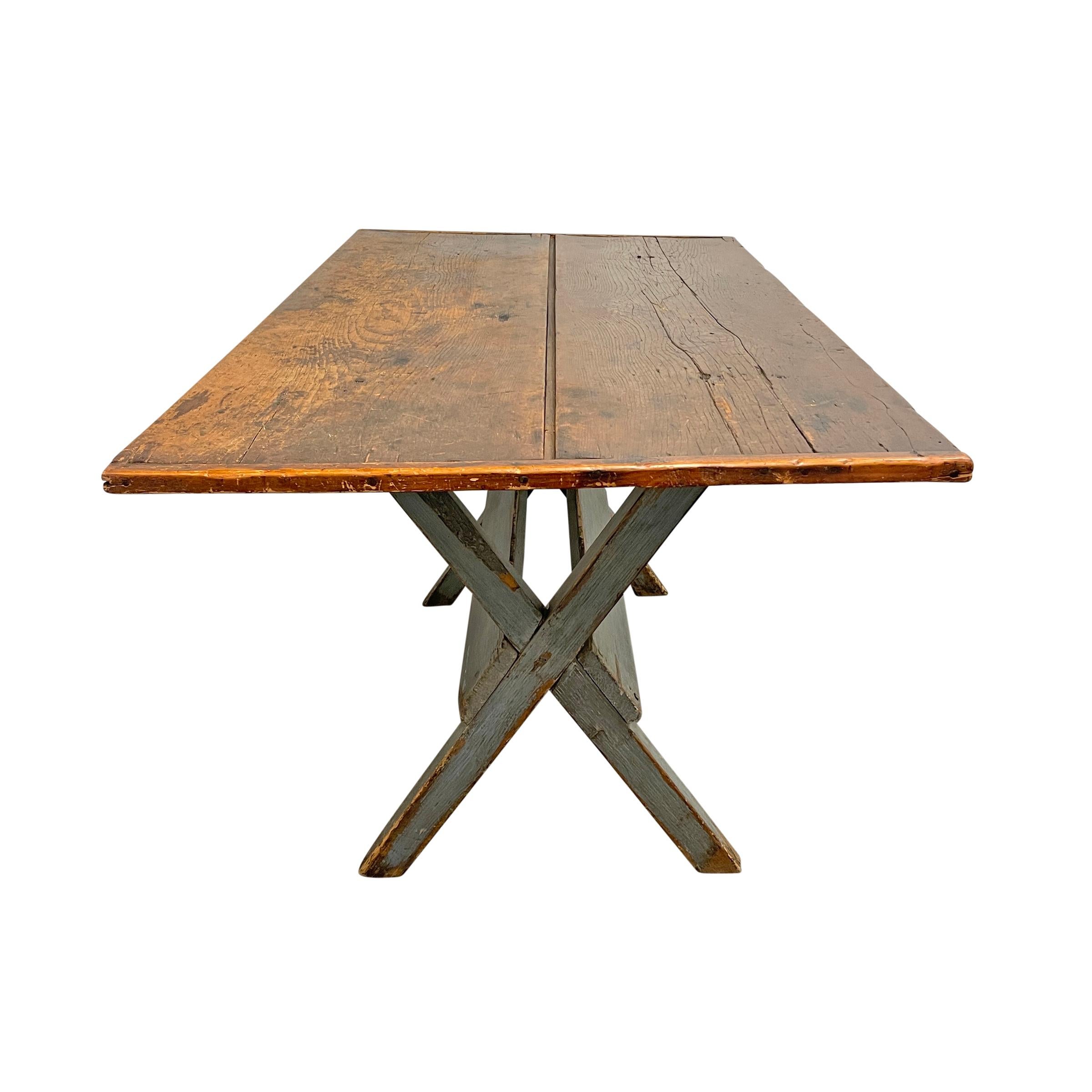 19th Century American Sawbuck Table In Good Condition In Chicago, IL