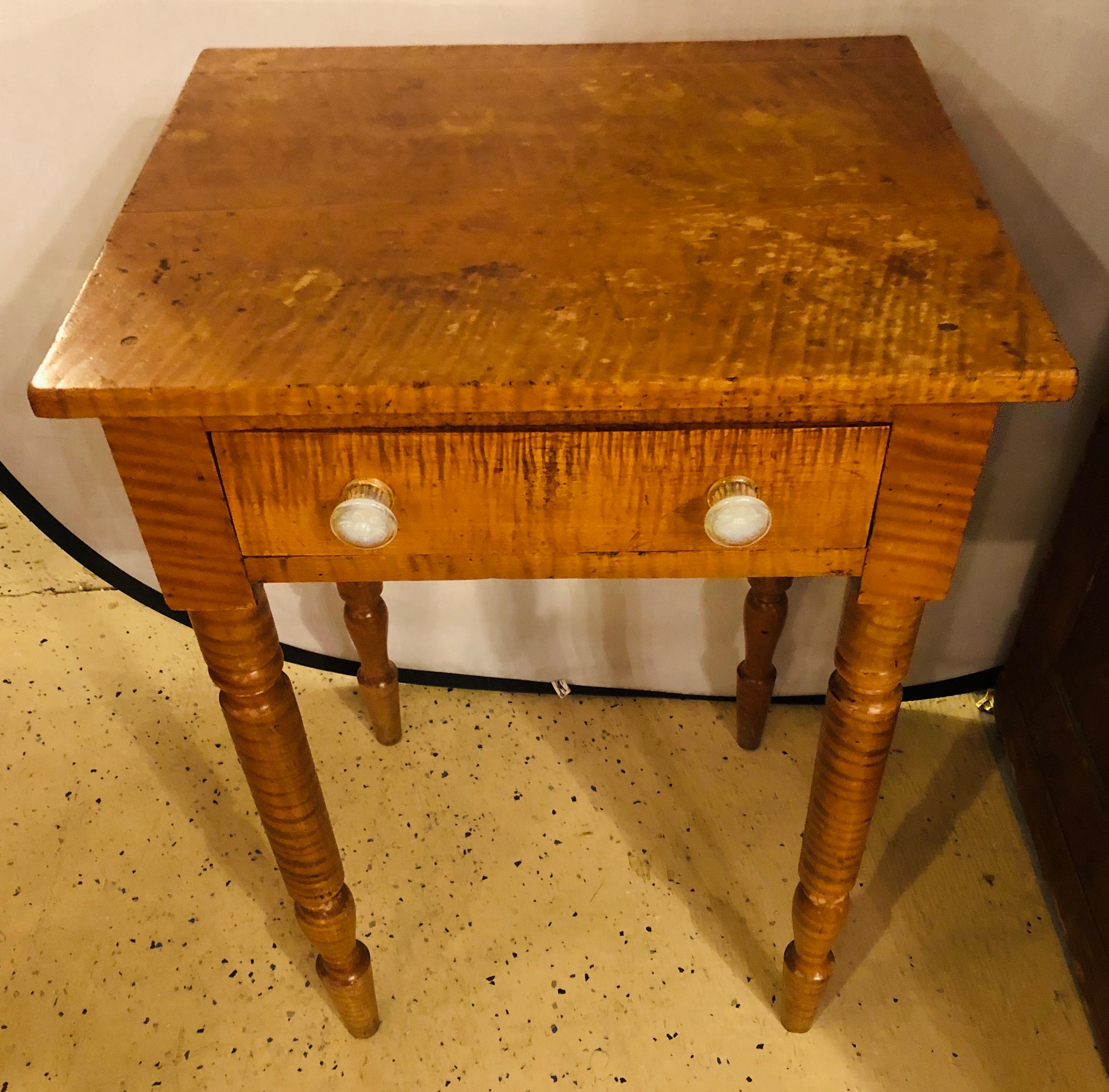 19th Century American Sheraton Cherry and Tiger Maple Stand with One Drawer In Good Condition In Stamford, CT