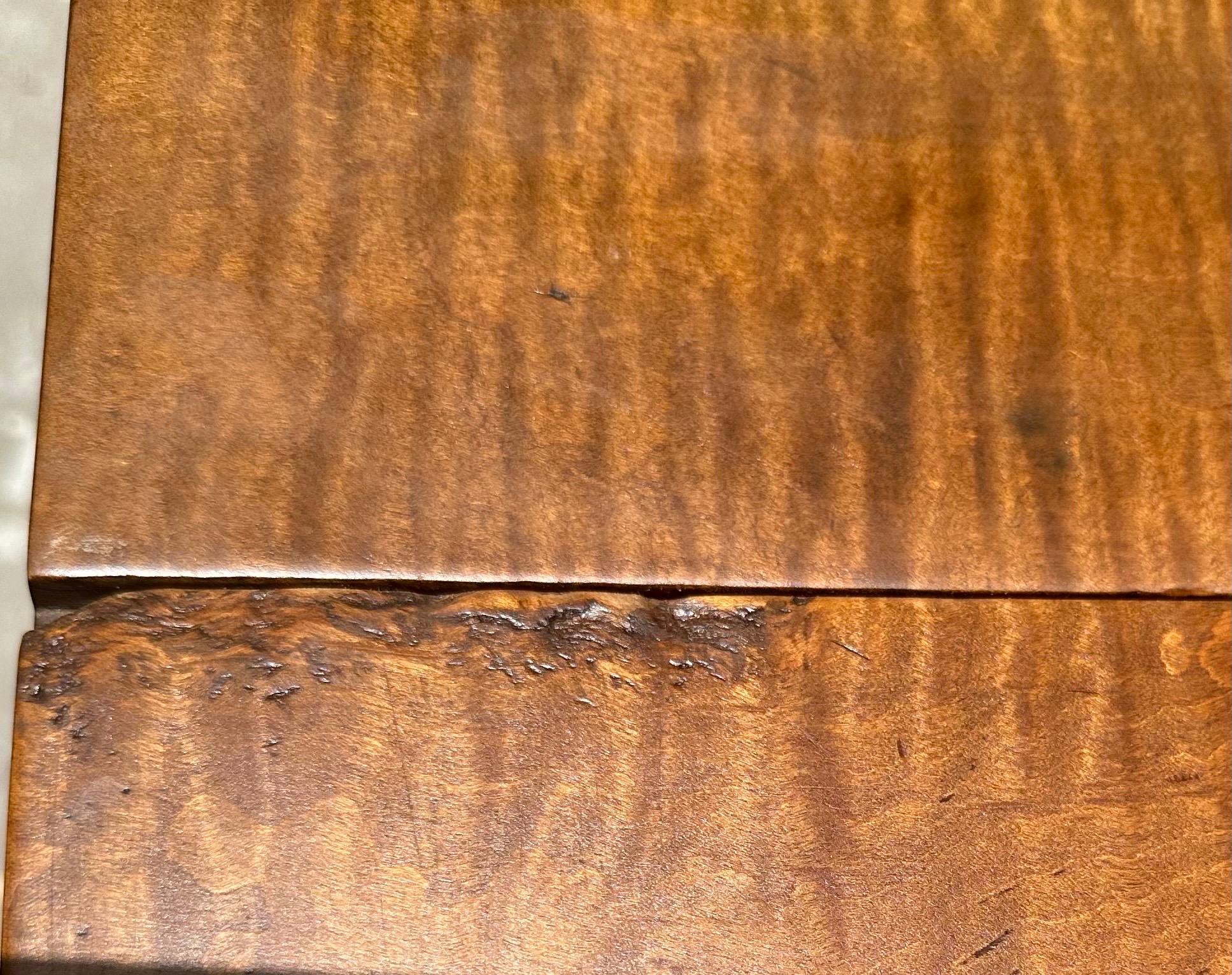 19th Century American Sheraton Tiger Maple Drop Leaf Dining Table im Angebot 7