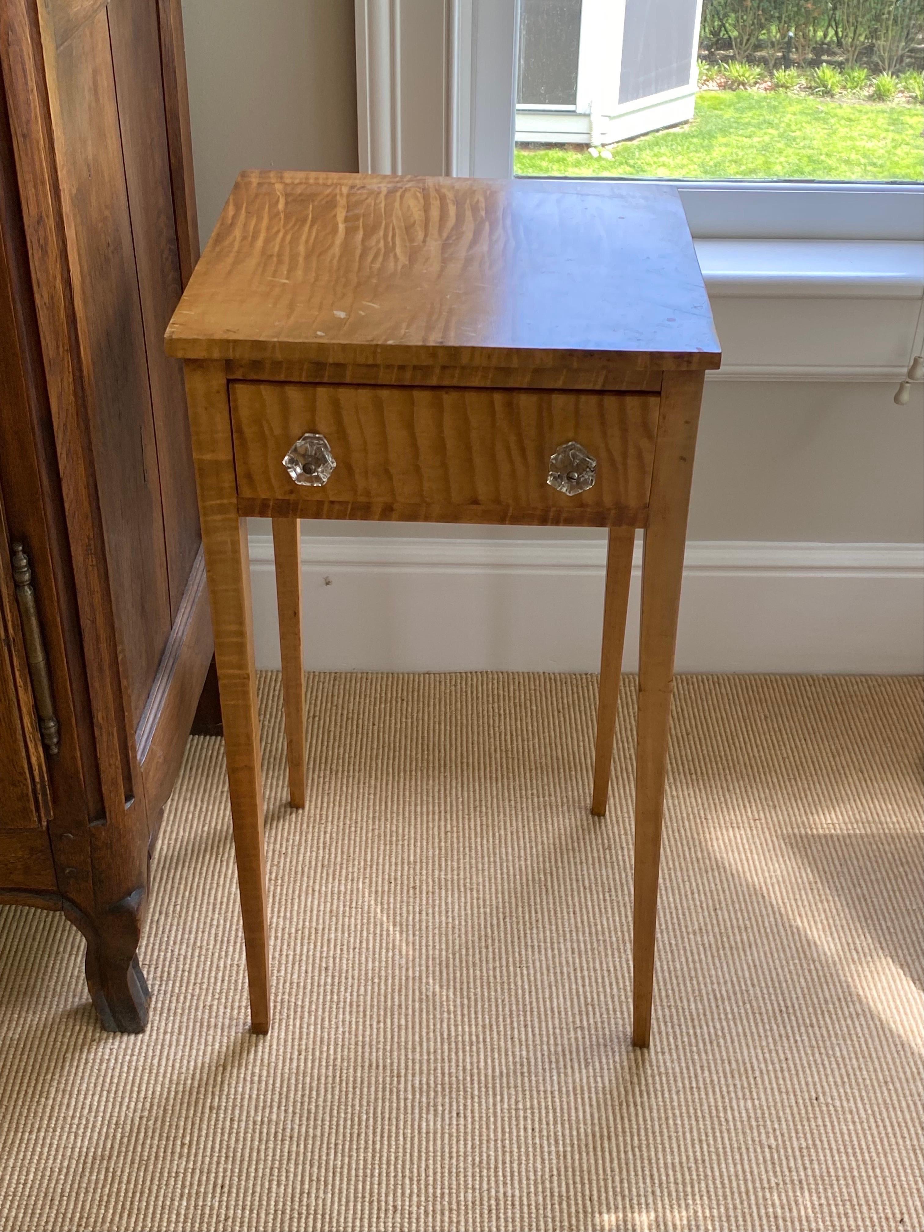 19th Century American Sheraton Tiger Maple Single Drawer Stand with Glass Knobs For Sale 1