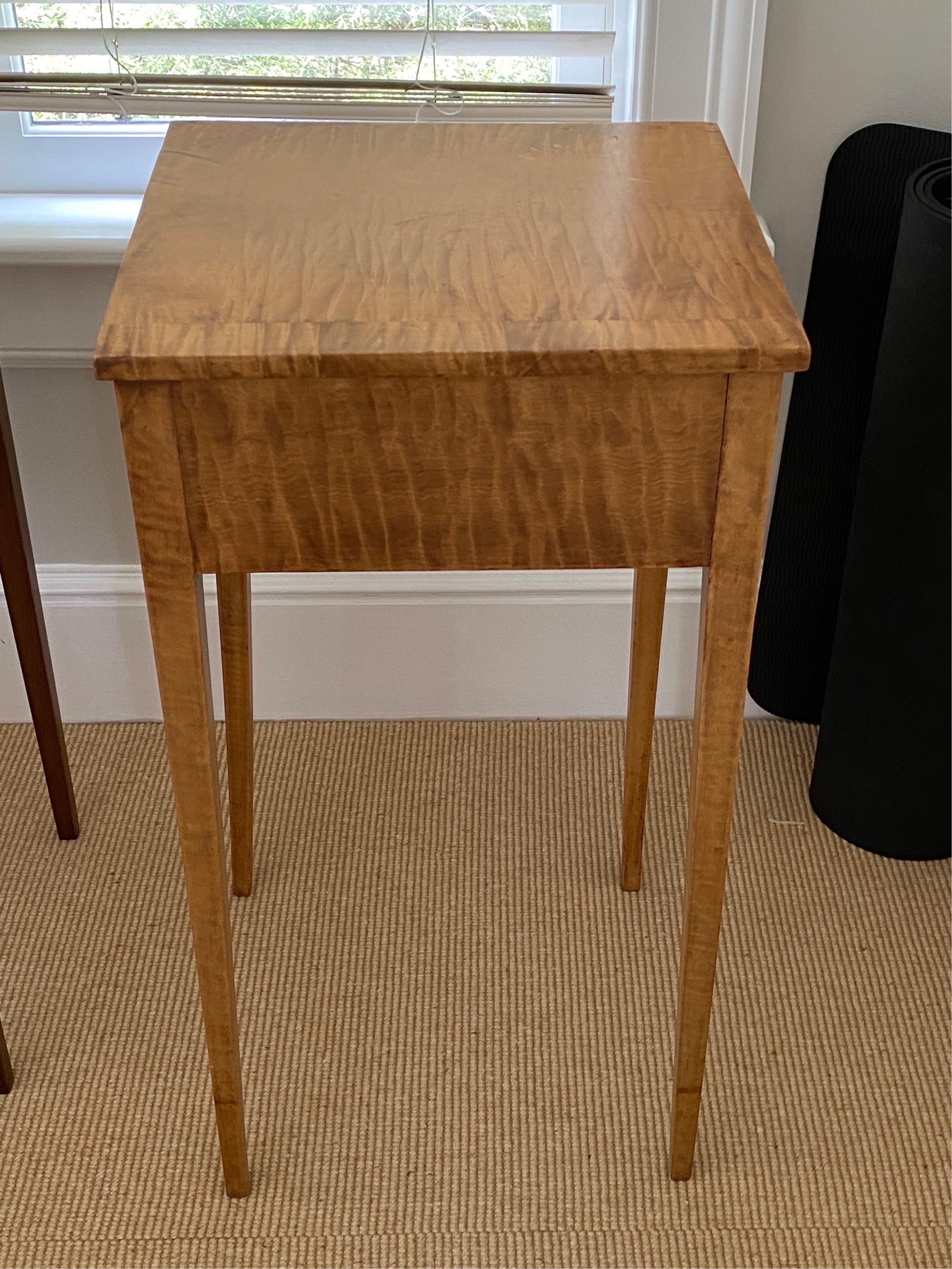19th Century American Sheraton Tiger Maple Single Drawer Stand with Glass Knobs For Sale 6