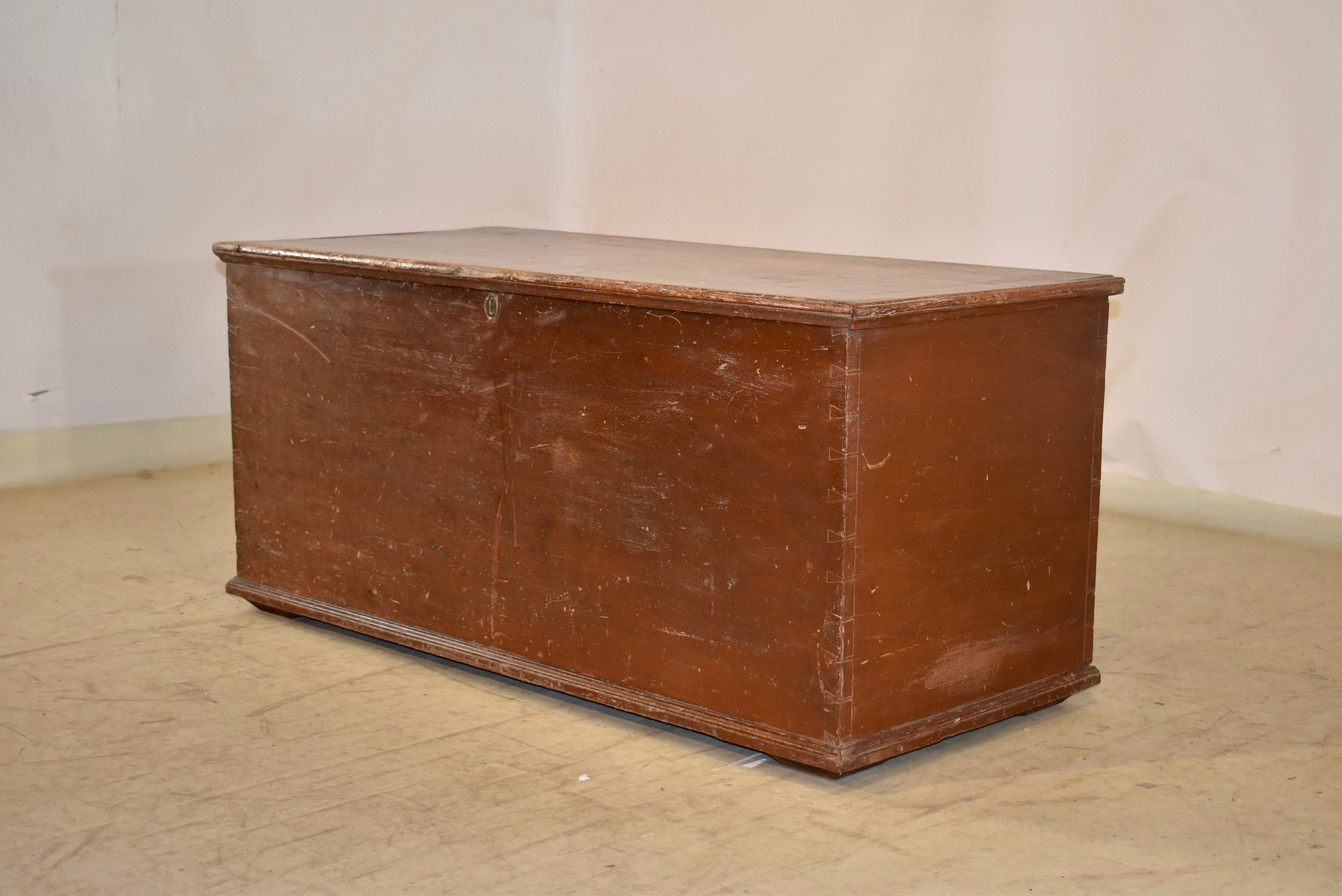 19th Century American Six Board Blanket Chest In Good Condition For Sale In High Point, NC