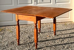 19. Jahrhundert Amerikanischer Massiv Tiger Maple Drop Leaf Tisch