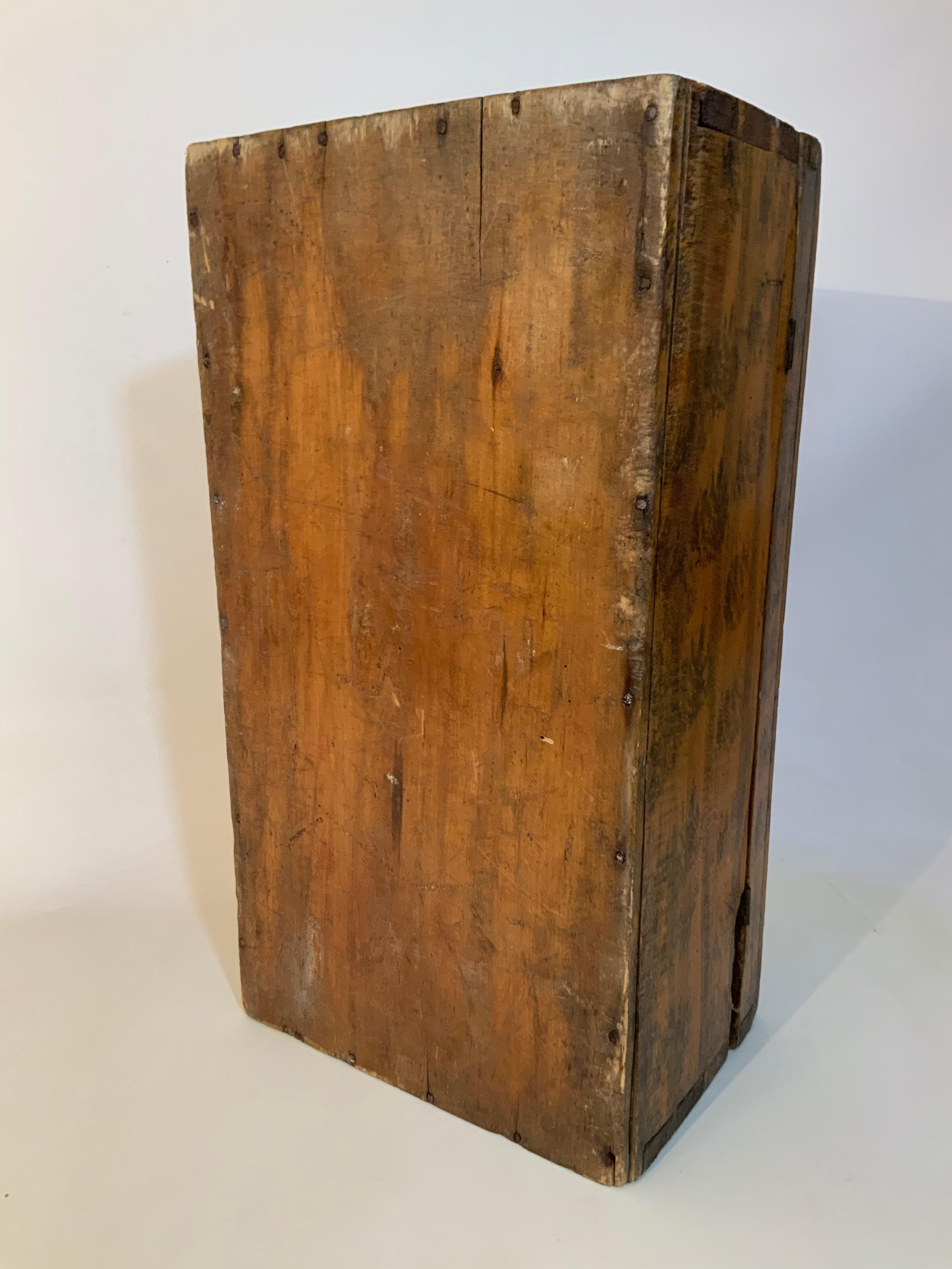 19th Century American Primitive Sponge Painted Trunk In Good Condition In Garnerville, NY