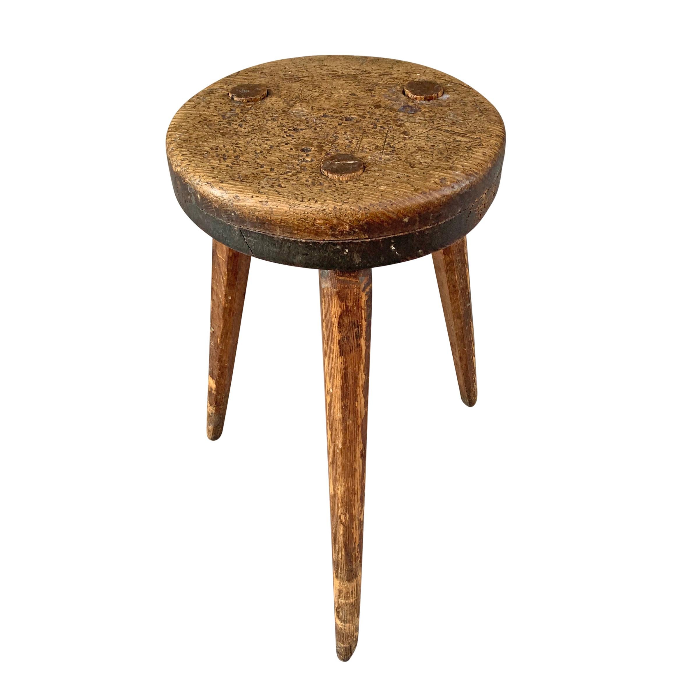 19th Century American Three-Legged Stool In Good Condition In Chicago, IL