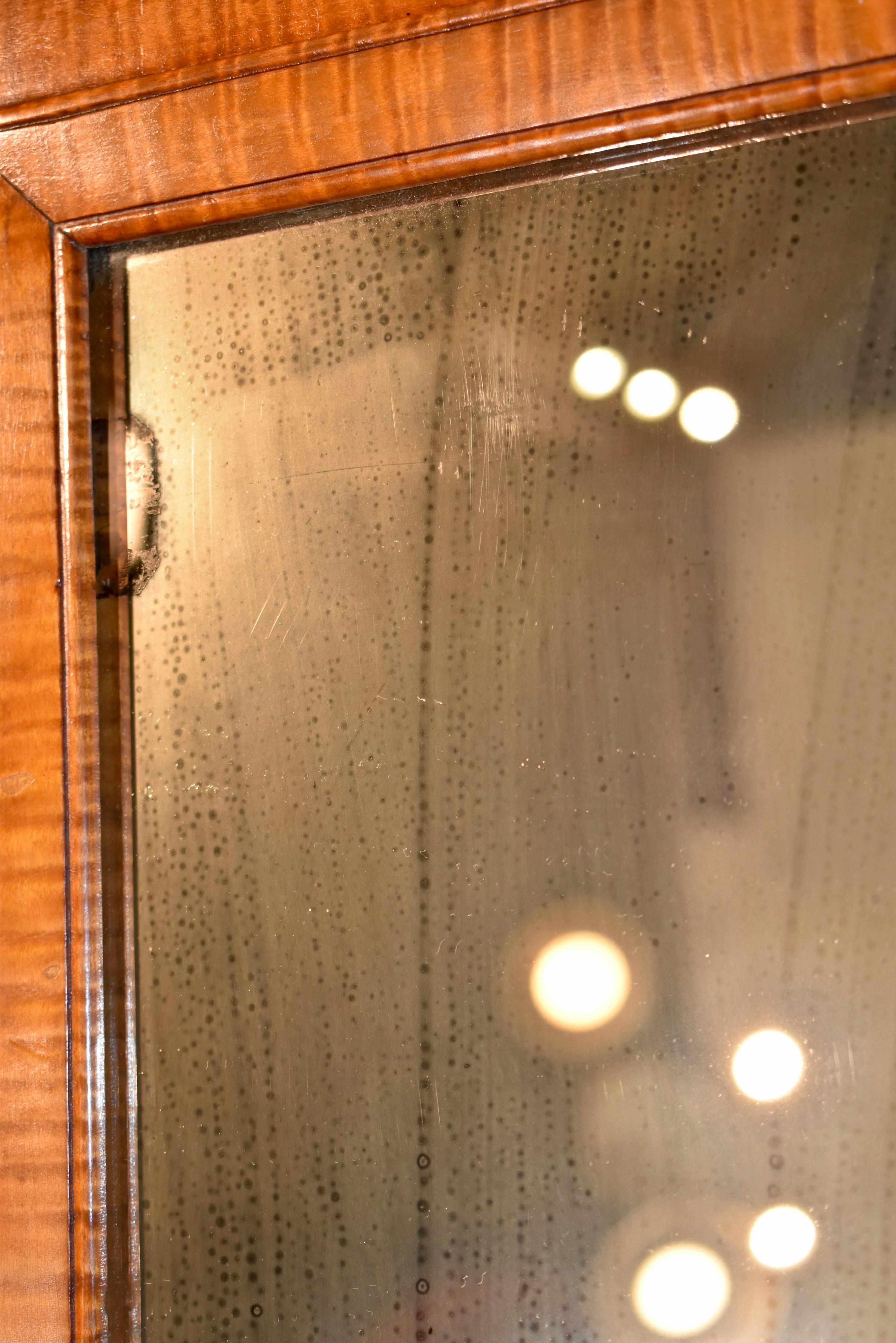 Miroir en érable tigré américain du 19e siècle en vente 3