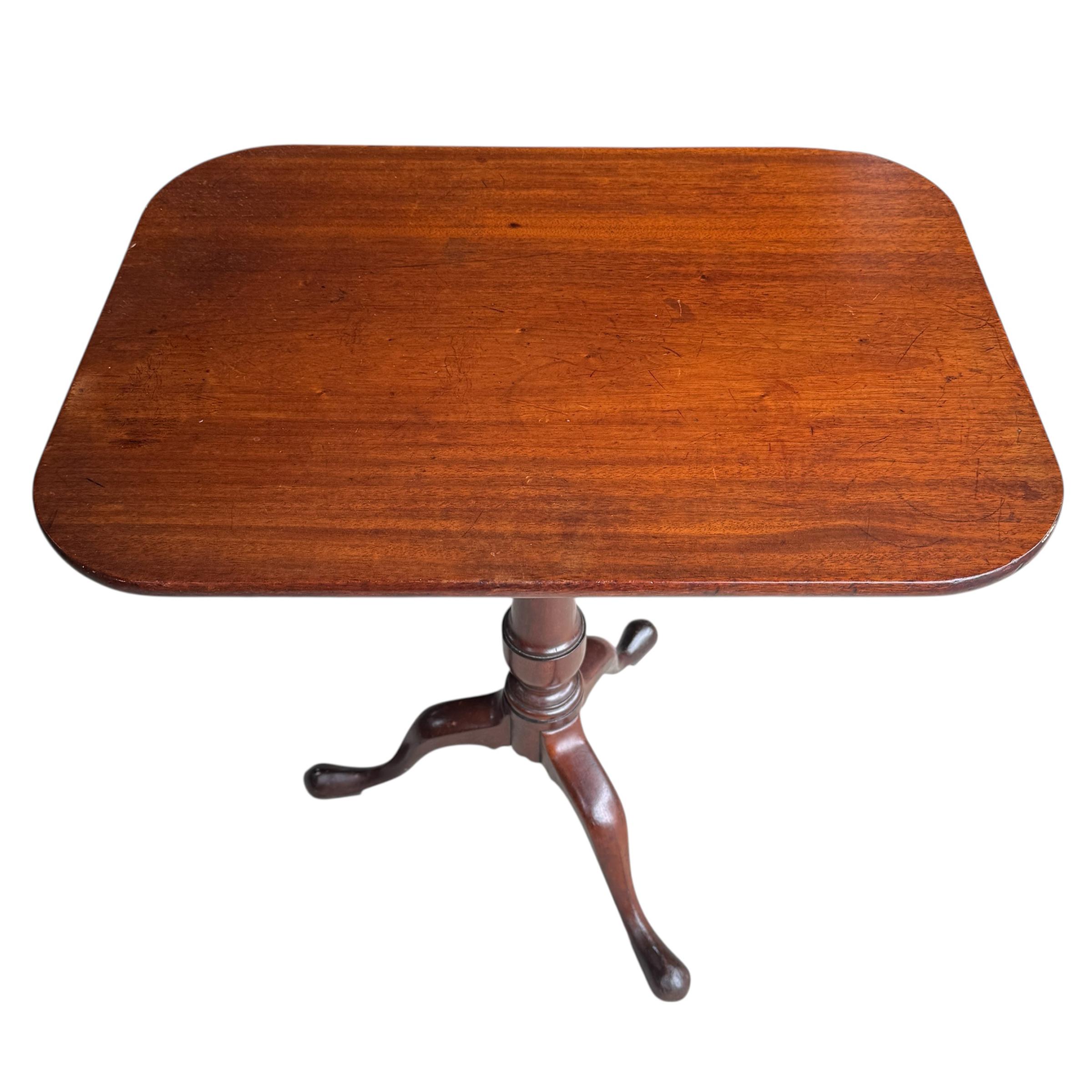 19th Century American Tilt-Top Table In Good Condition For Sale In Chicago, IL