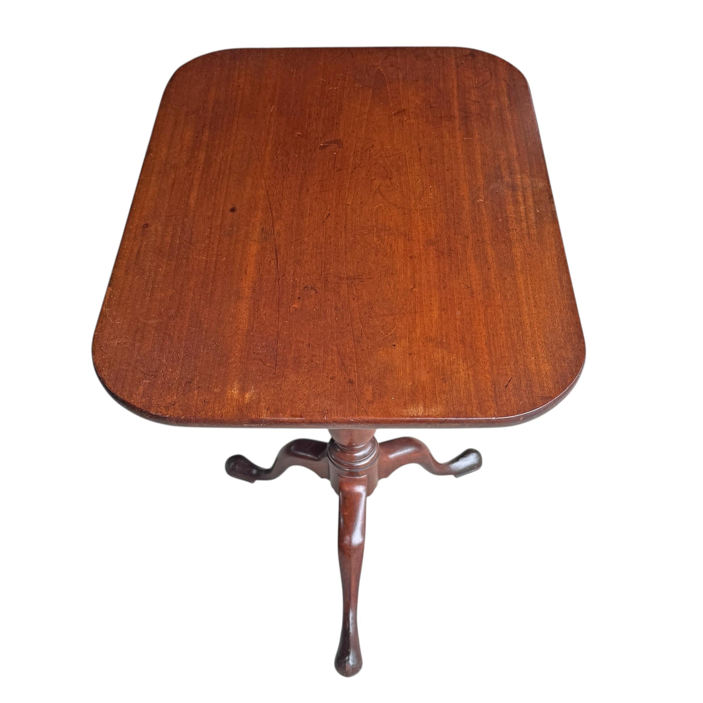 Mahogany 19th Century American Tilt-Top Table For Sale