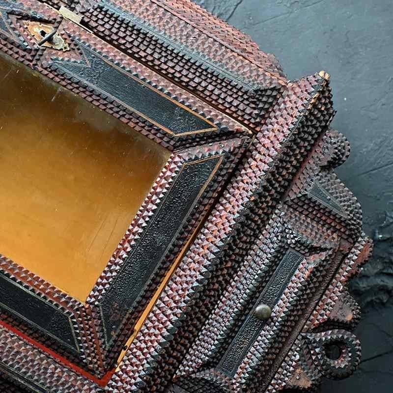 Gabinetto di Tramp Art americano del XIX secolo in vendita 4