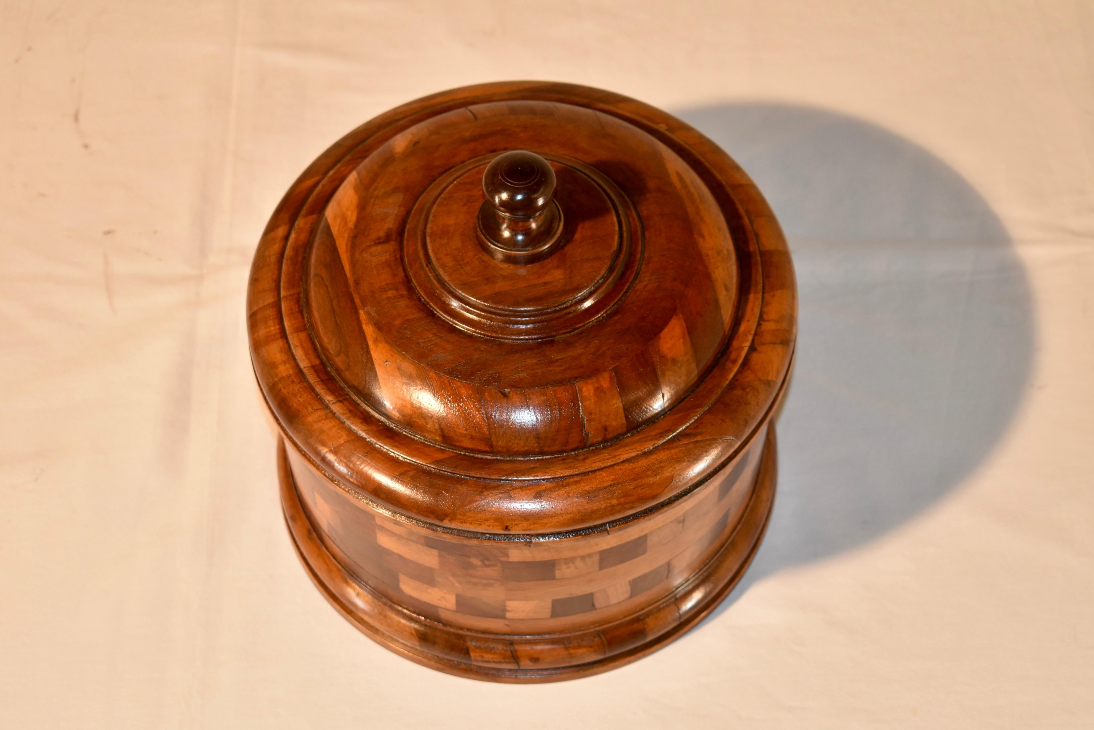 19th Century American Treen Box In Good Condition In High Point, NC