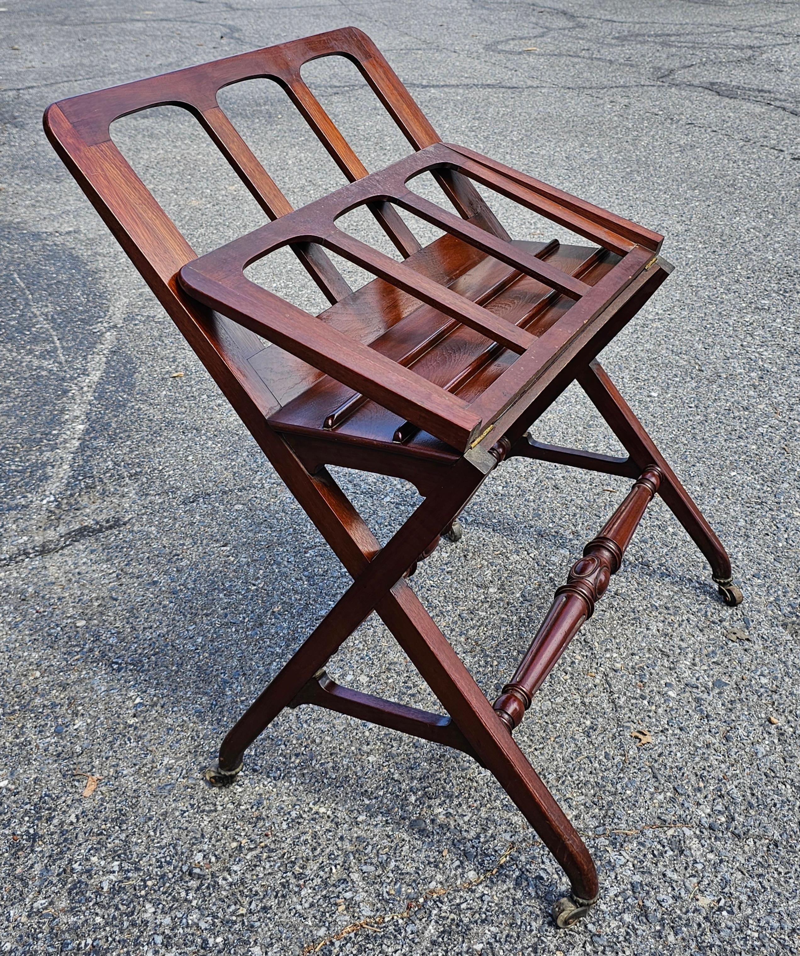 Portafoglio a rotelle in noce americano del XIX secolo, CIRCA 1860 In condizioni buone in vendita a Germantown, MD