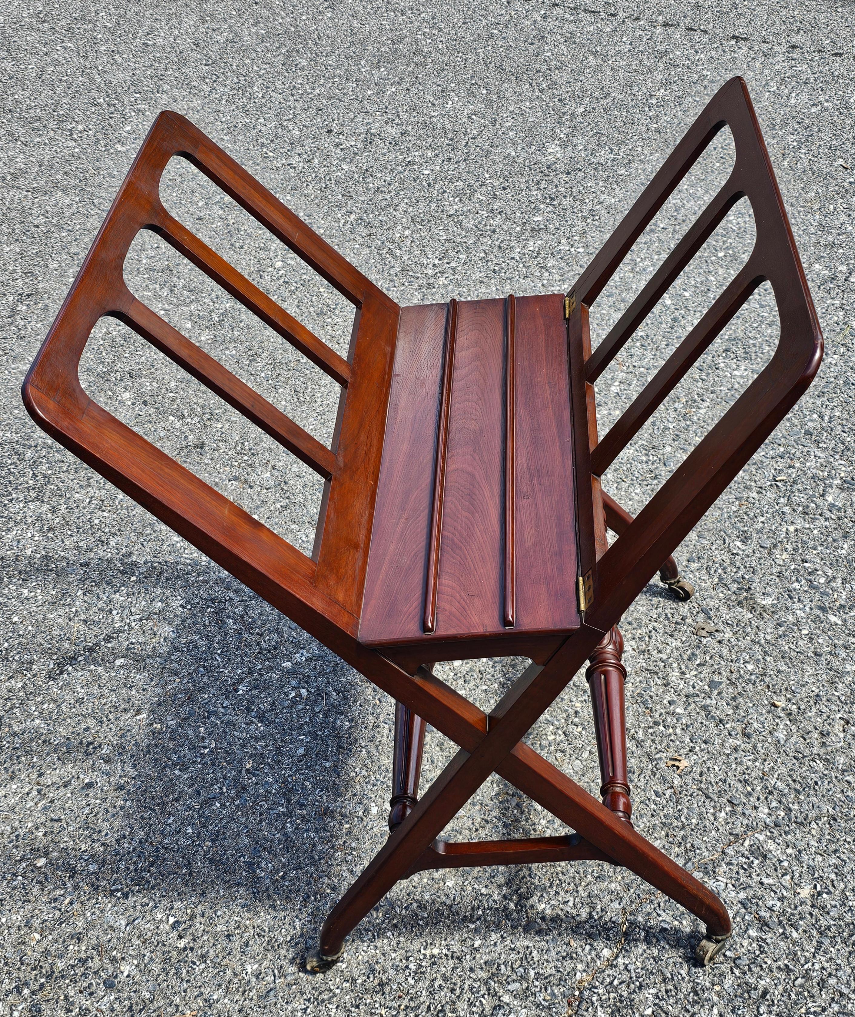 Portafoglio a rotelle in noce americano del XIX secolo, CIRCA 1860 in vendita 2