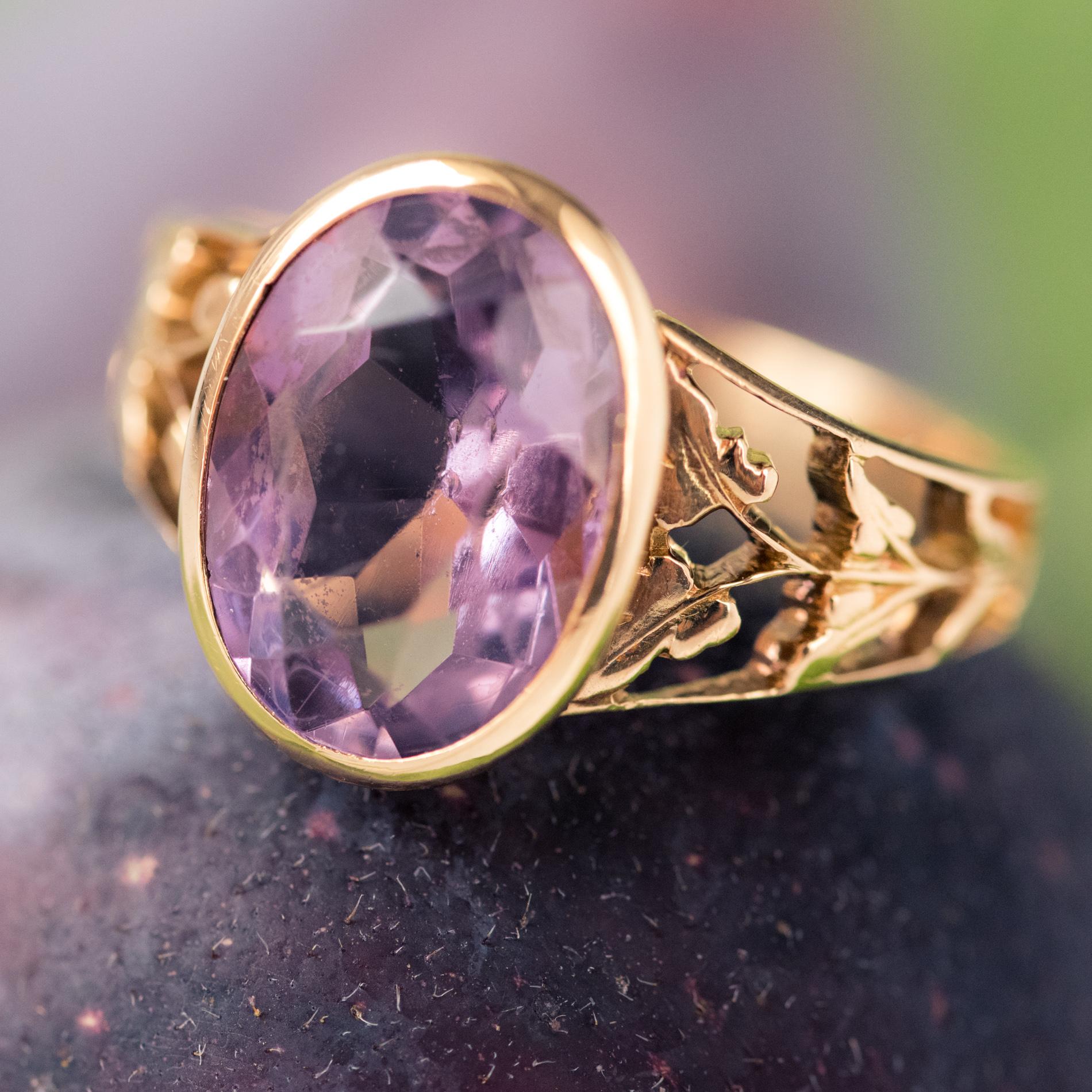 19th Century Amethyst 18 Karat Yellow Gold Leaf Decoration Ring In Fair Condition In Poitiers, FR