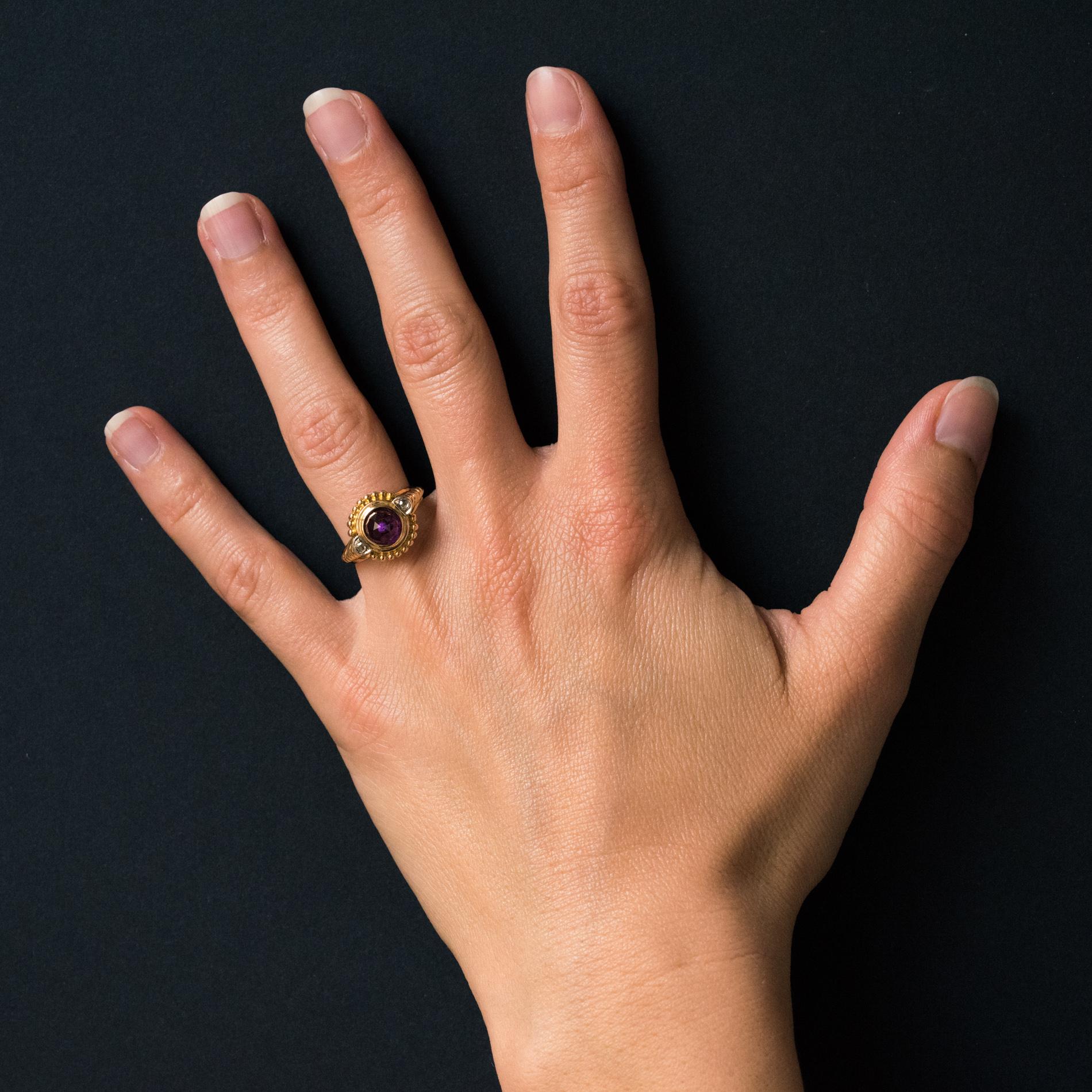 Ring in 18 karat yellow gold.
This charming antique ring is adorned with a briolette amethyst, supported by two rose-cut diamonds edged with pearl. The start of the ring is a thin twist.
Height: 12.7 mm, width: 13.2 mm, thickness: 7.4 mm, width of