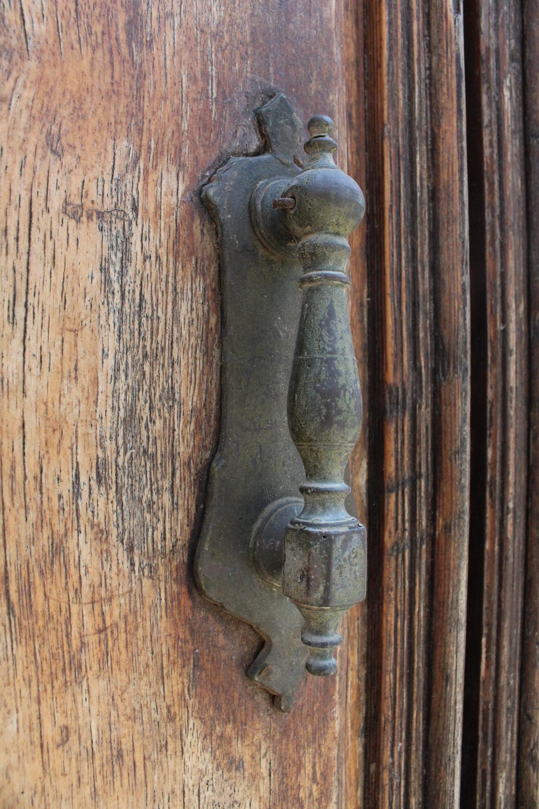 19th Century Anadalusian Hand-Carved Wooden Main Door In Good Condition In Marbella, ES