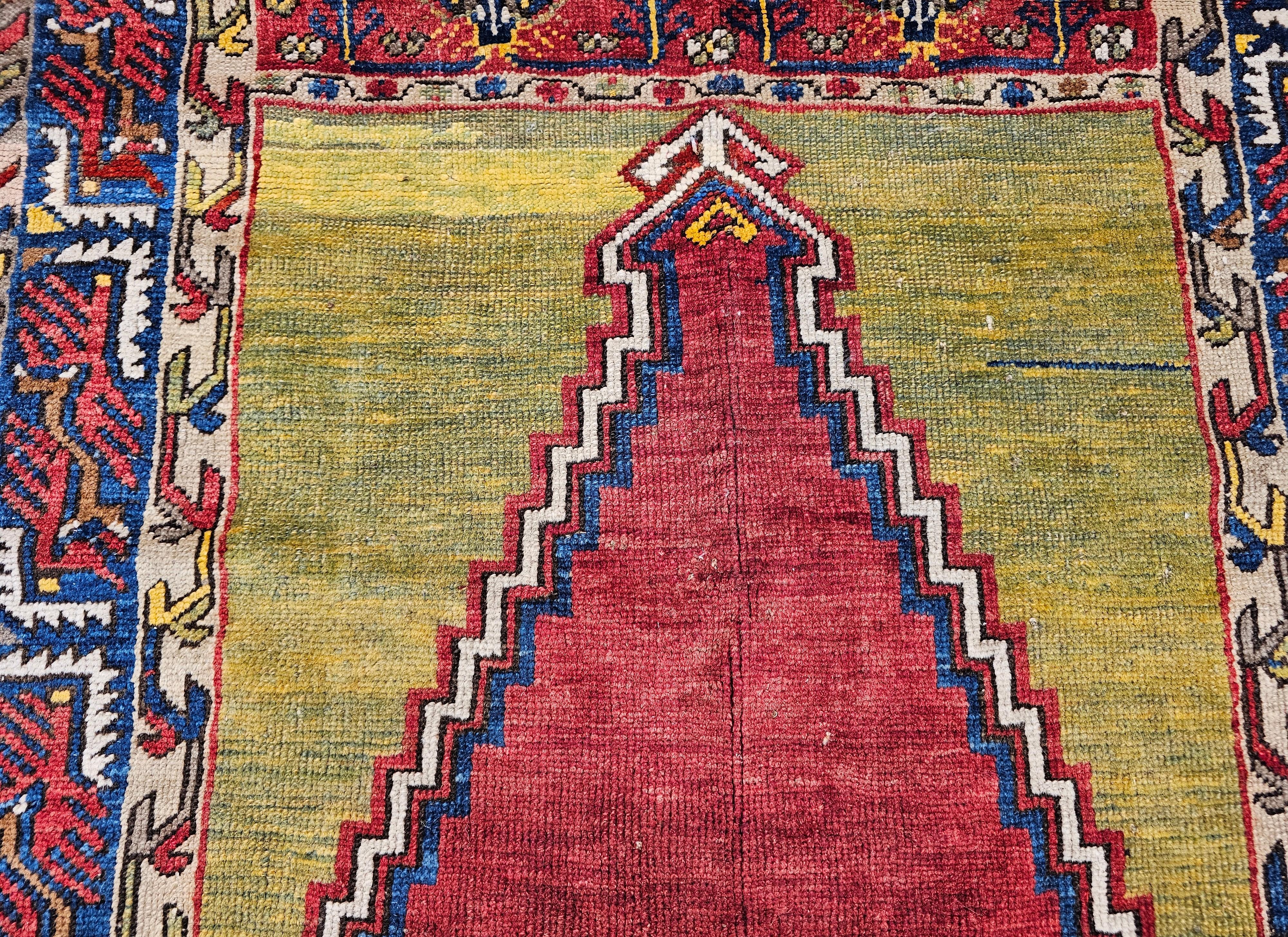 19. Jahrhundert Anatolischer Konya Ladik Gebetsteppich in Rot, Gelb, Blau (Wolle) im Angebot