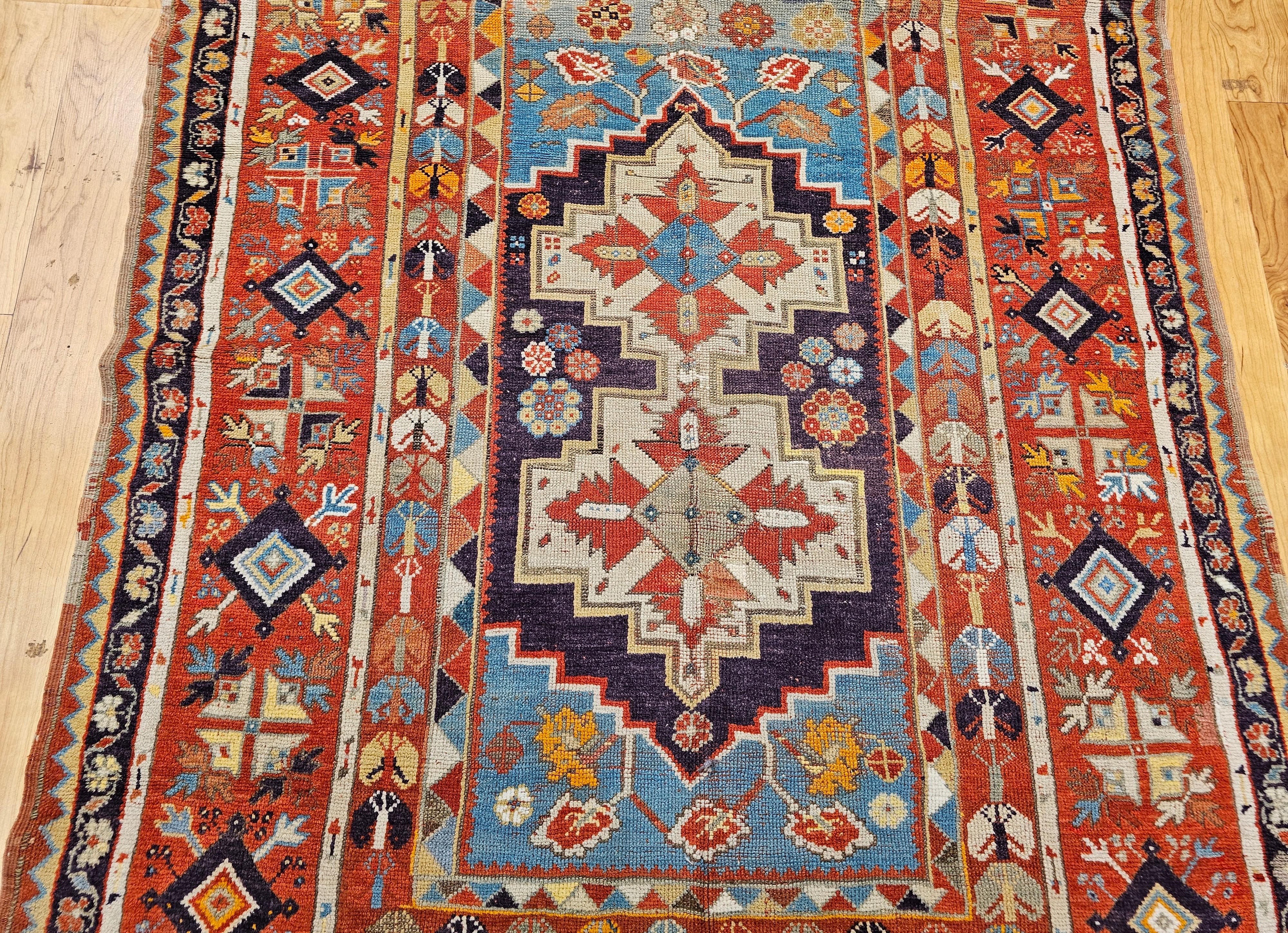 Tintura vegetale Tappeto Anatolian Village del XIX secolo in viola, turchese e rosso in vendita