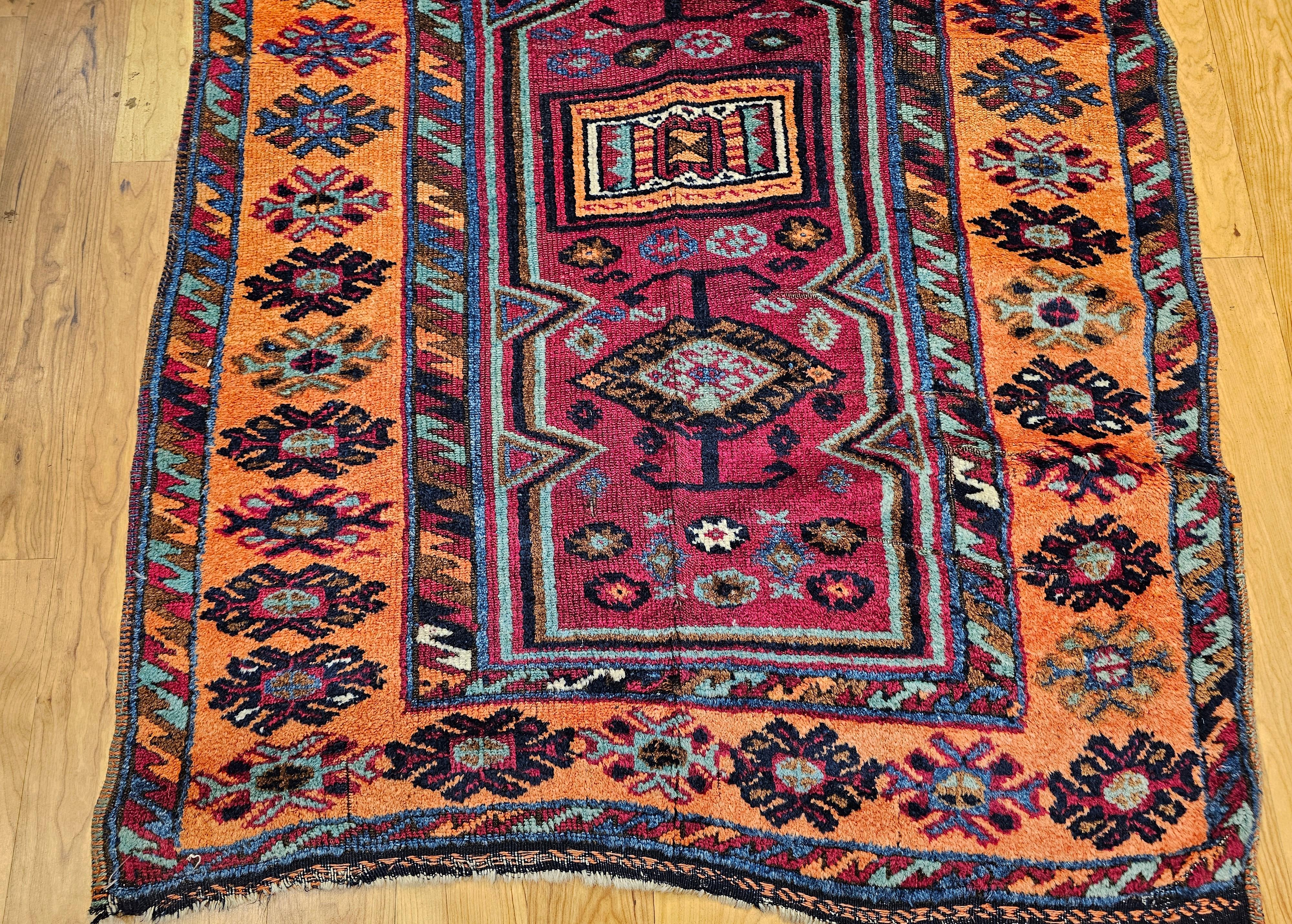 Alfombra de pueblo de Anatolia del siglo XIX en rojo, terracota y turquesa en Bueno estado para la venta en Barrington, IL