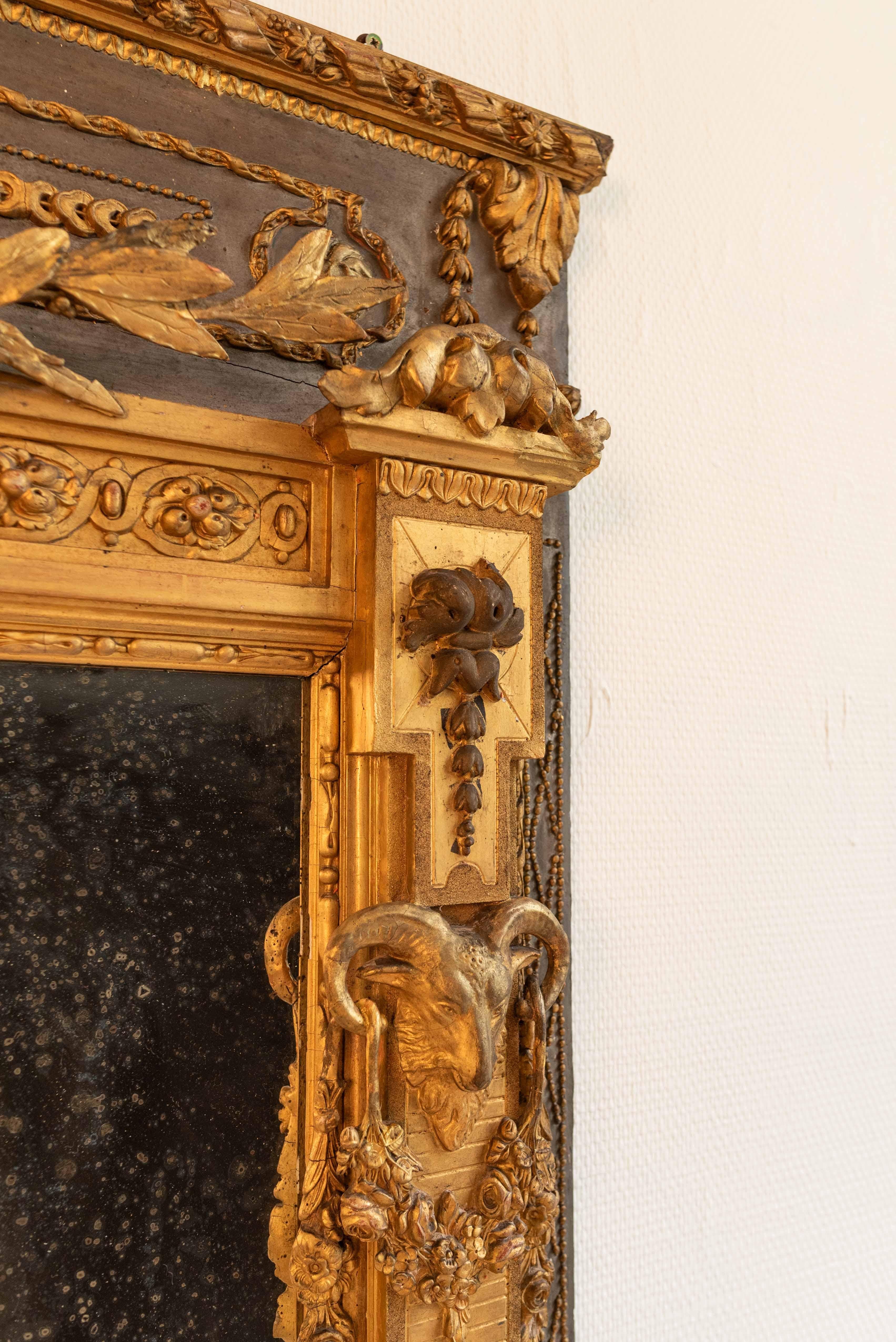 Baroque Miroir baroque ancien du 19e siècle à décor floral et animalier en vente