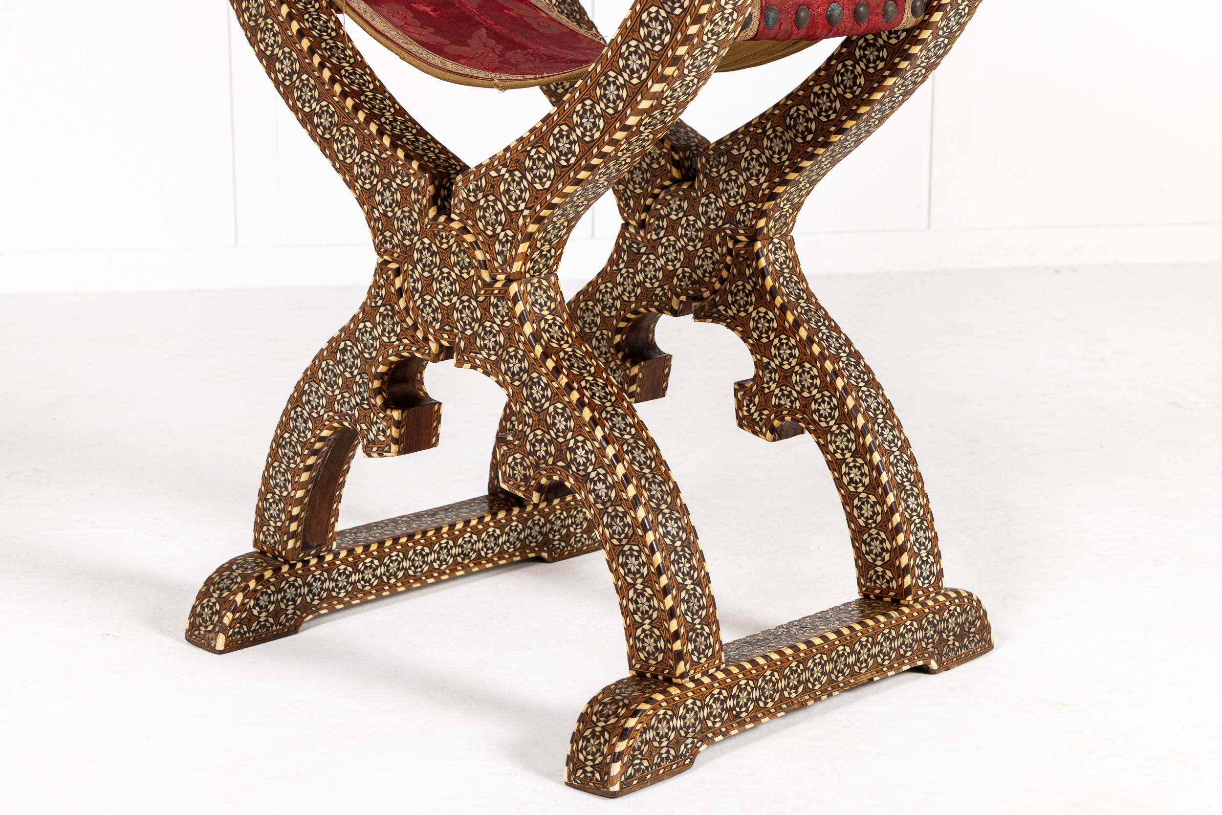 Bois de feuillus Chaise pliante en marqueterie d'Andalousie du 19e siècle en vente