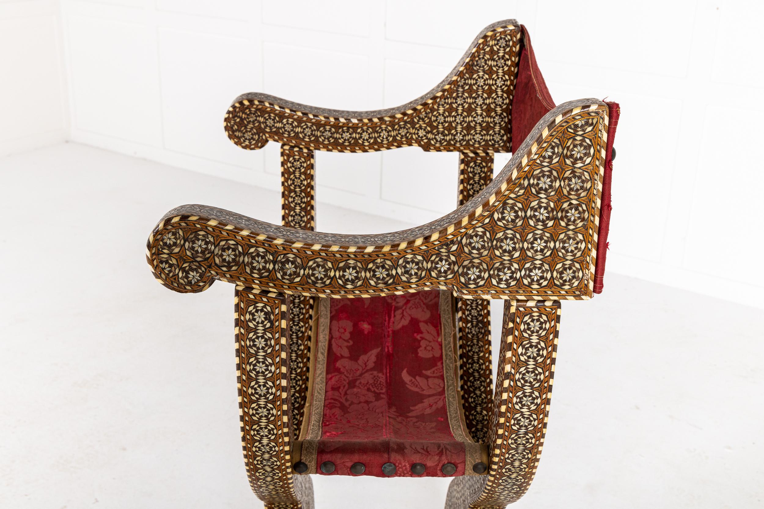 Chaise pliante en marqueterie d'Andalousie du 19e siècle en vente 1