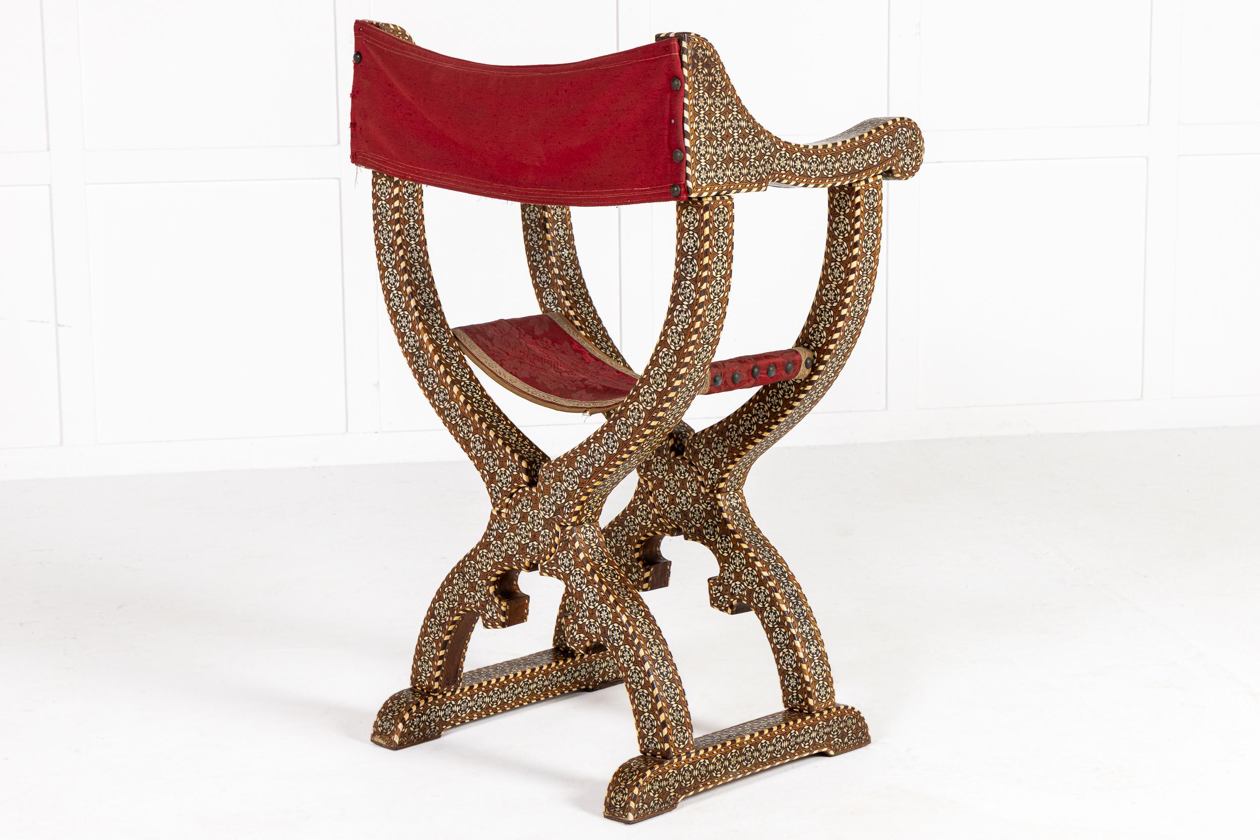 Chaise pliante en marqueterie d'Andalousie du 19e siècle en vente 2
