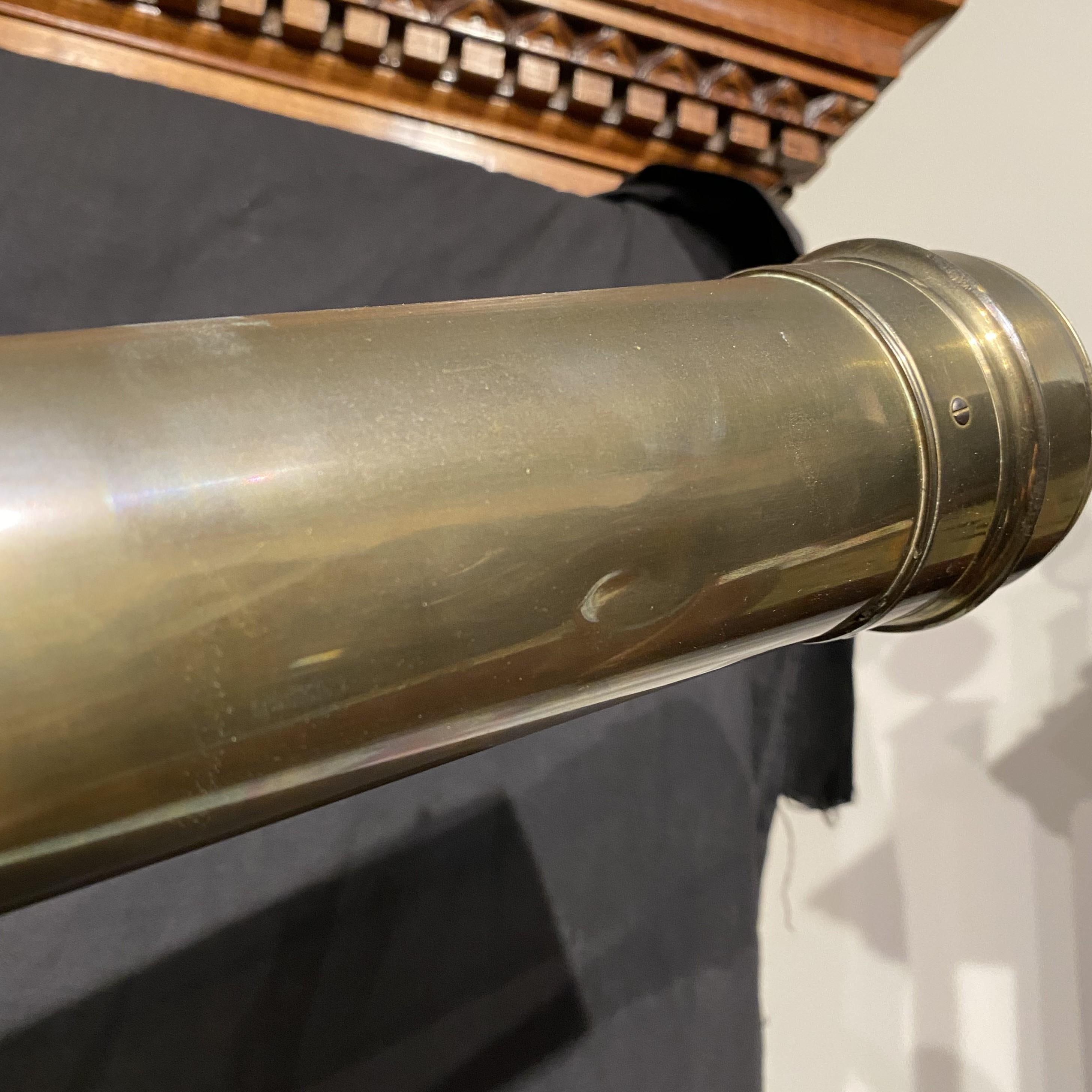 Telescope Andrew J. Lloyd Boston du 19ème siècle en laiton sur trépied en bois avec étui en vente 5