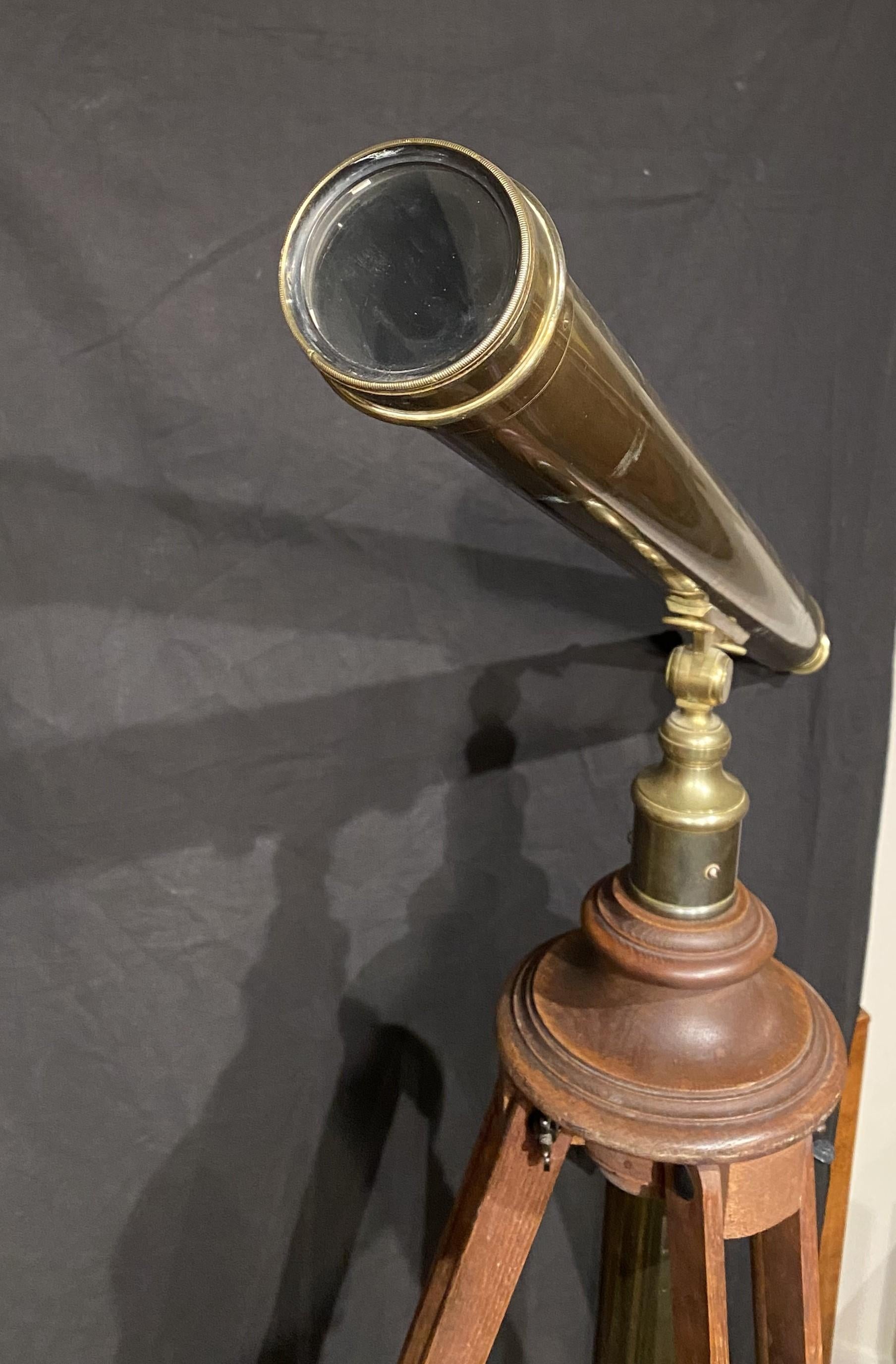 Américain Telescope Andrew J. Lloyd Boston du 19ème siècle en laiton sur trépied en bois avec étui en vente
