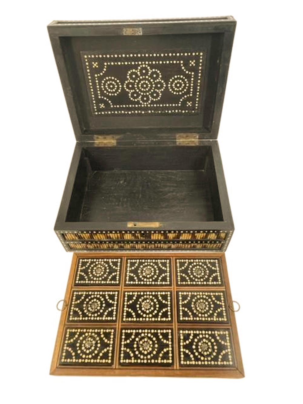 19th Century Anglo Ceylonese Porcupine Quill Box with Interior Divided Tray For Sale 2