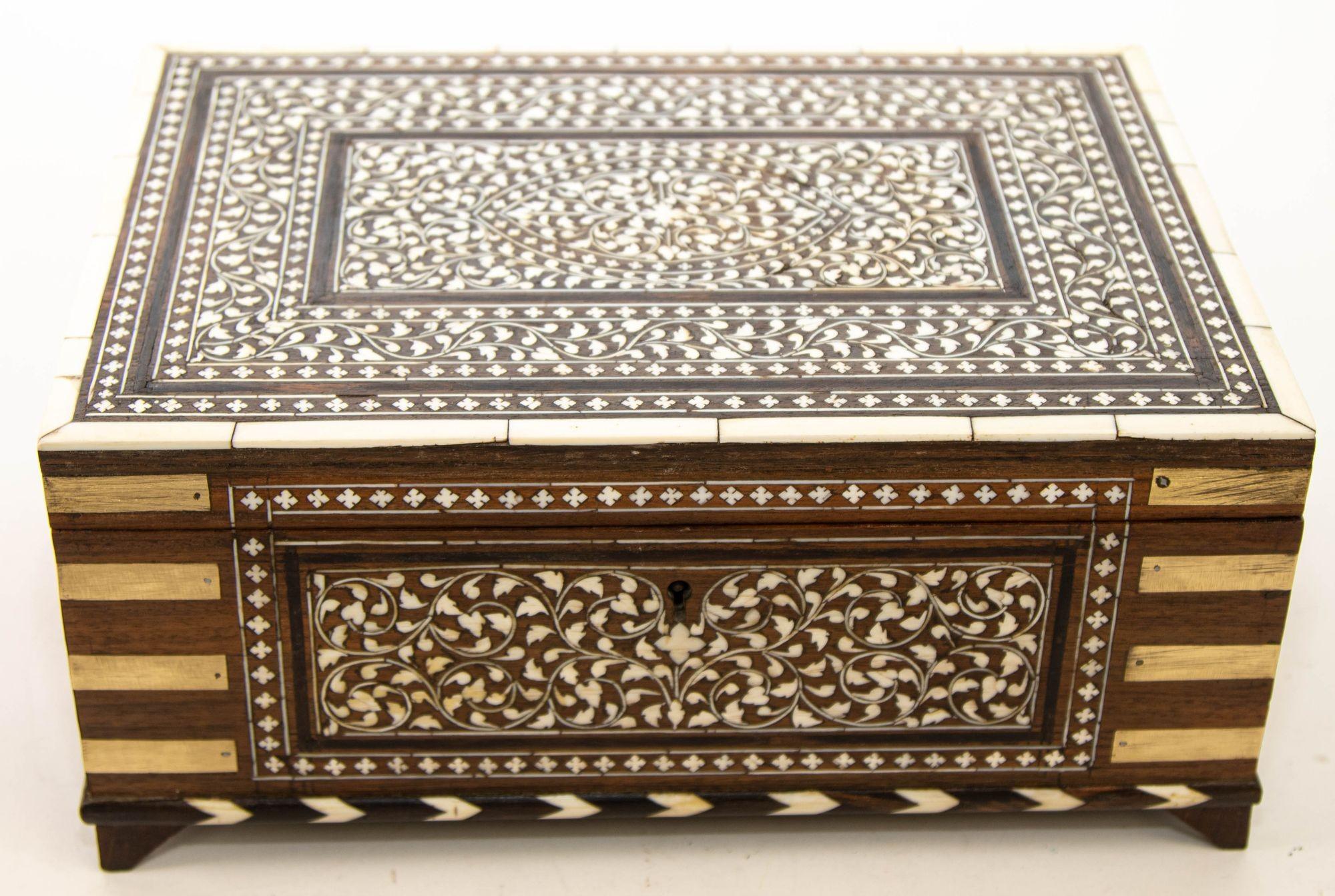 Presenting an absolutely stunning Outstanding Victorian extremely rare 19th century Anglo-Indian Stationery Campaign chest writing box.
Gorgeous and extremely rare and unique 19th century Anglo Indian hardwood box, made in 1897.
19th Century large