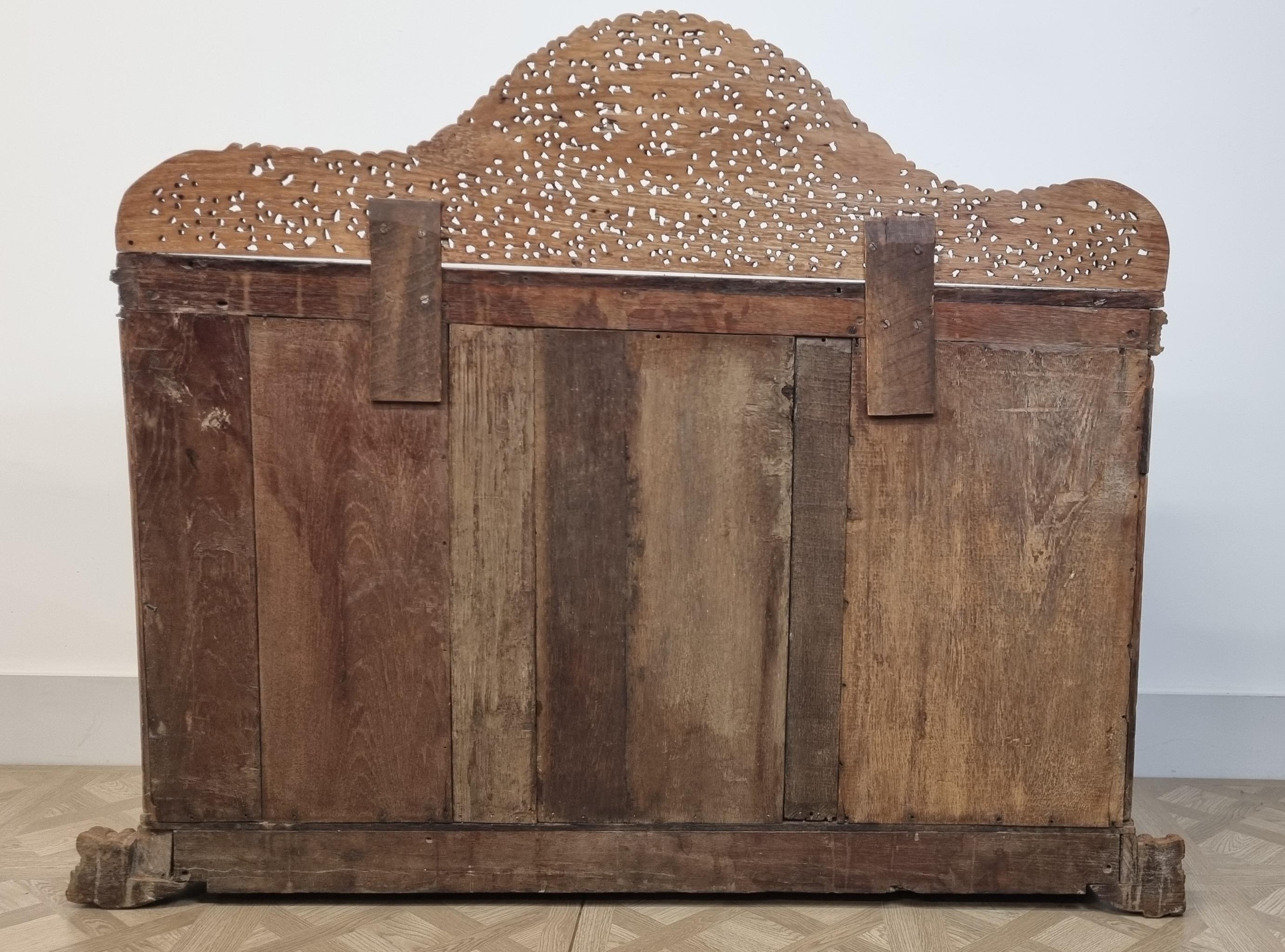 Cabinet sculpté anglo-indien / birman du 19e siècle en vente 5