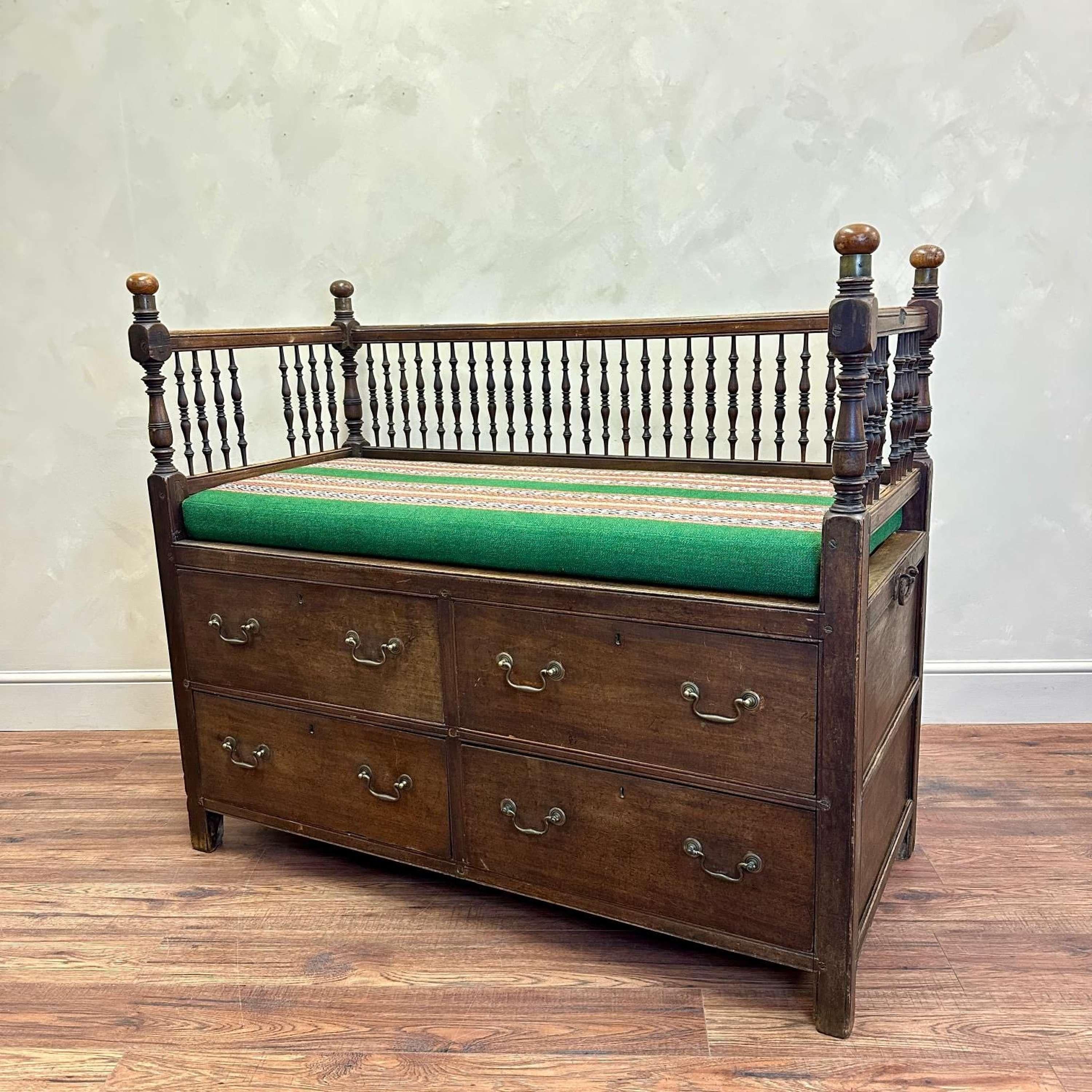 19th Century Anglo Indian Campaign Settle Bench  In Good Condition For Sale In Southampton, GB