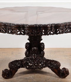 Anglo-indischer geschnitzter Mitteltisch aus dem 19.