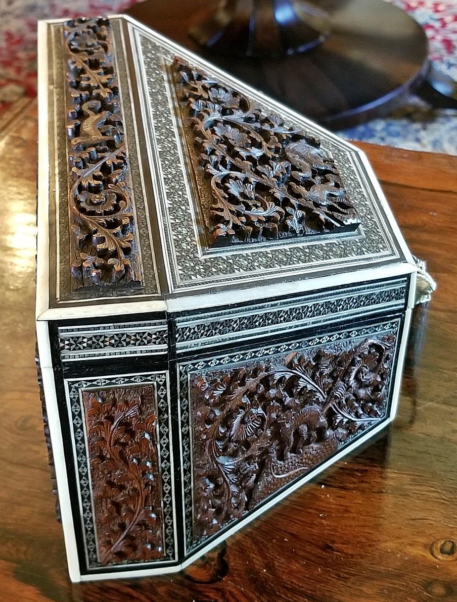 19th Century Anglo-Indian Carved Padouk and Sadeli Stationary Box In Excellent Condition In Dallas, TX
