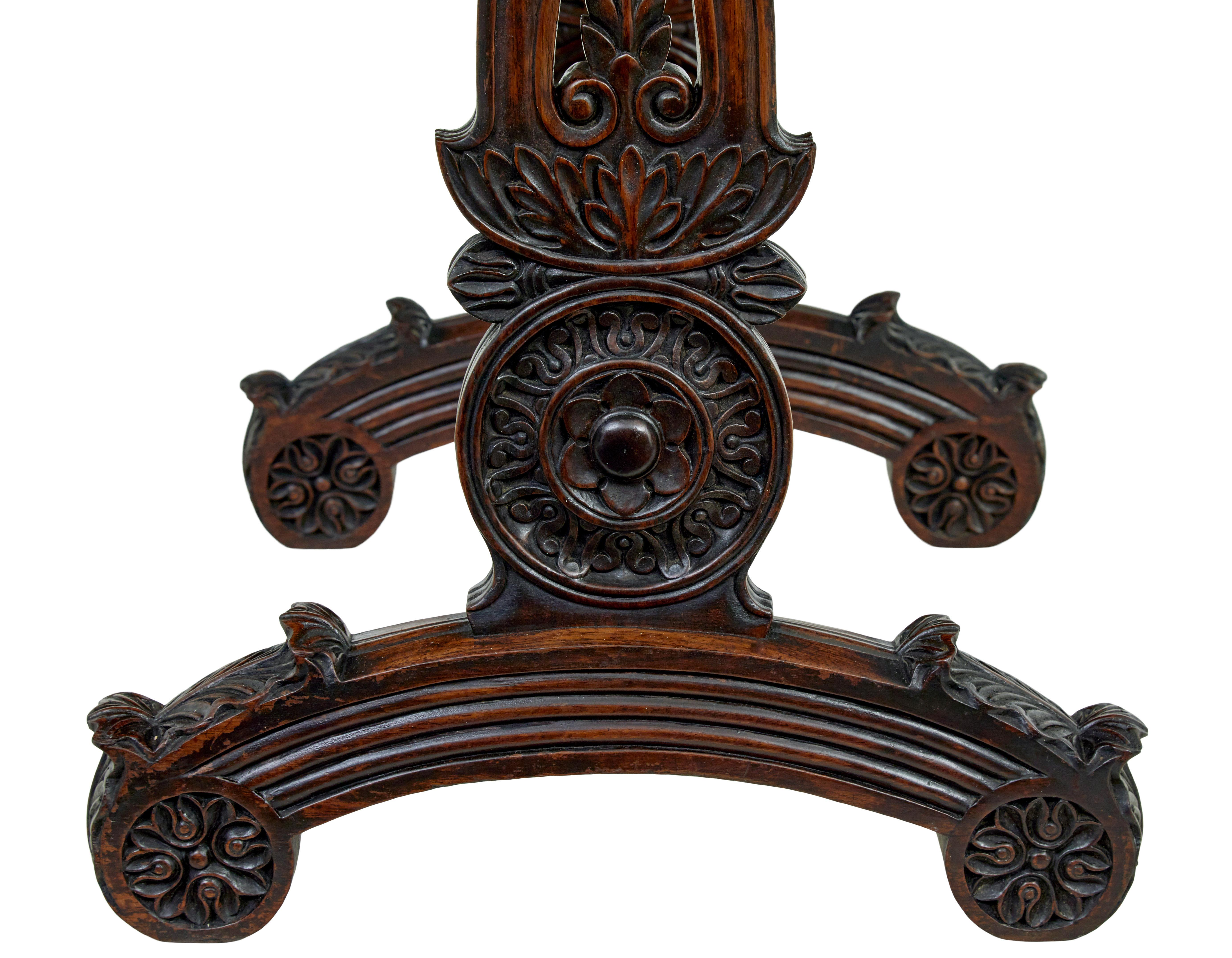 Table d'appoint padouk sculptée d'Inde anglo-indienne du 19ème siècle Bon état - En vente à Debenham, Suffolk