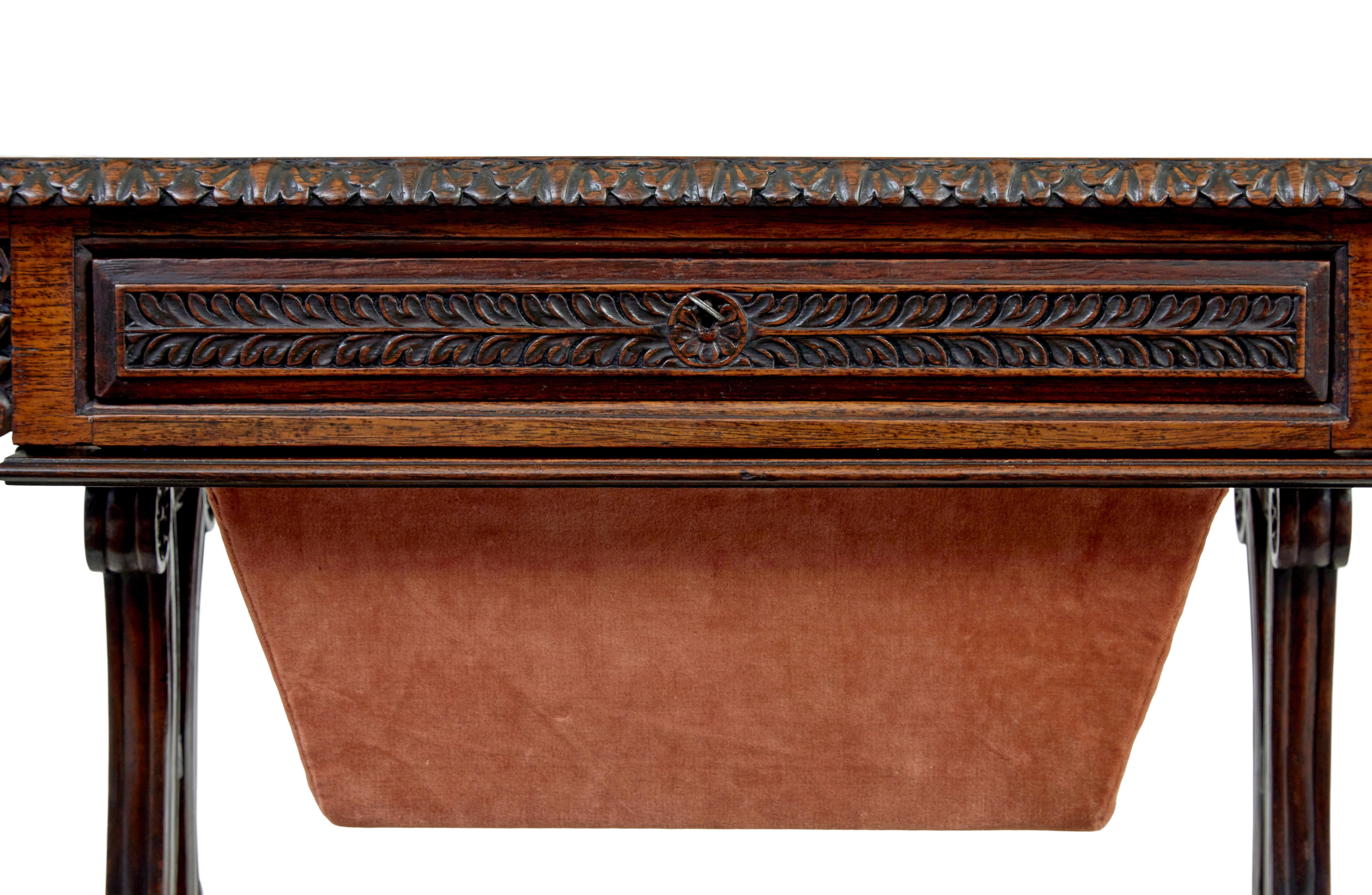 XIXe siècle Table d'appoint padouk sculptée d'Inde anglo-indienne du 19ème siècle en vente