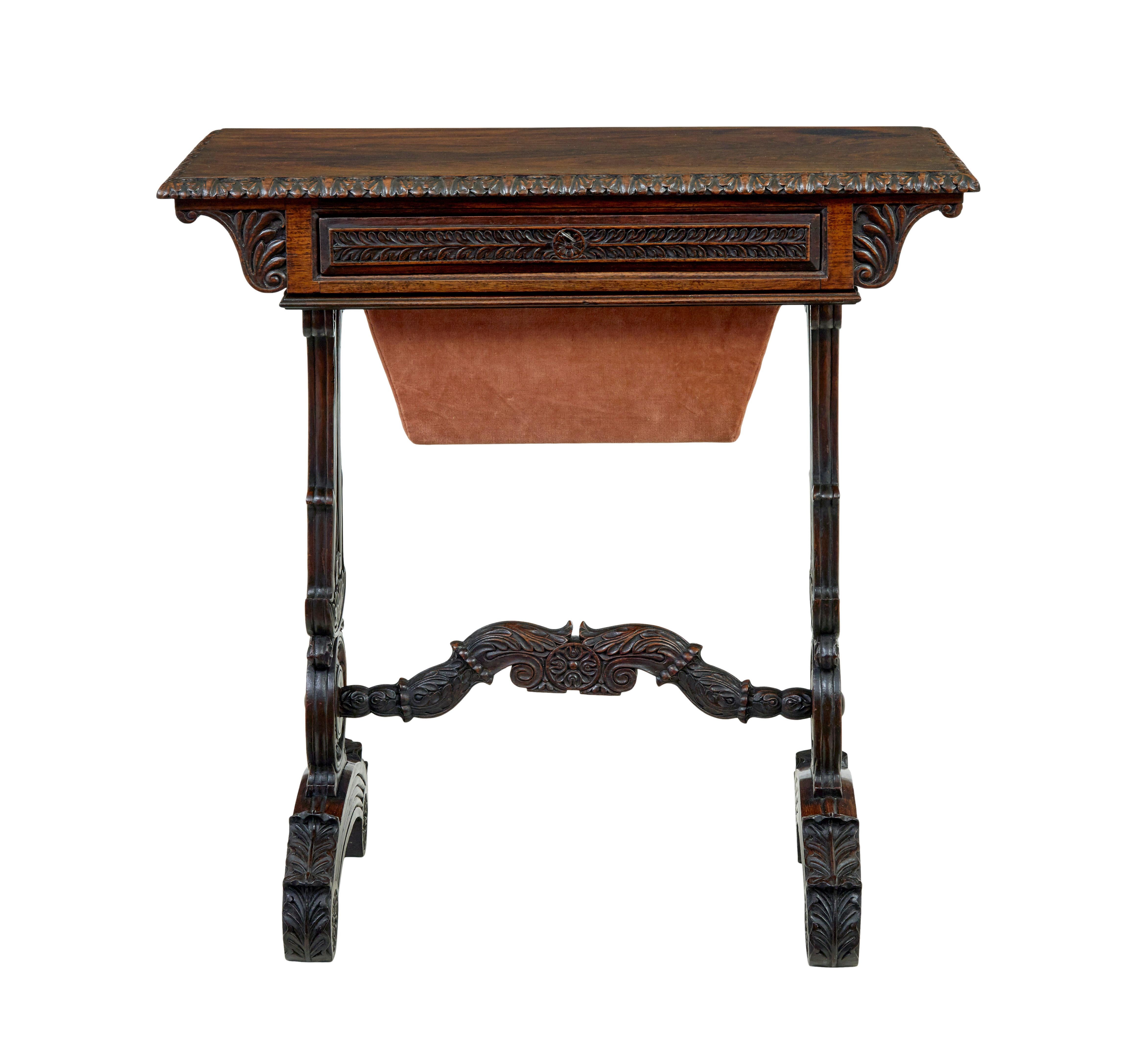 Padouk Table d'appoint padouk sculptée d'Inde anglo-indienne du 19ème siècle en vente