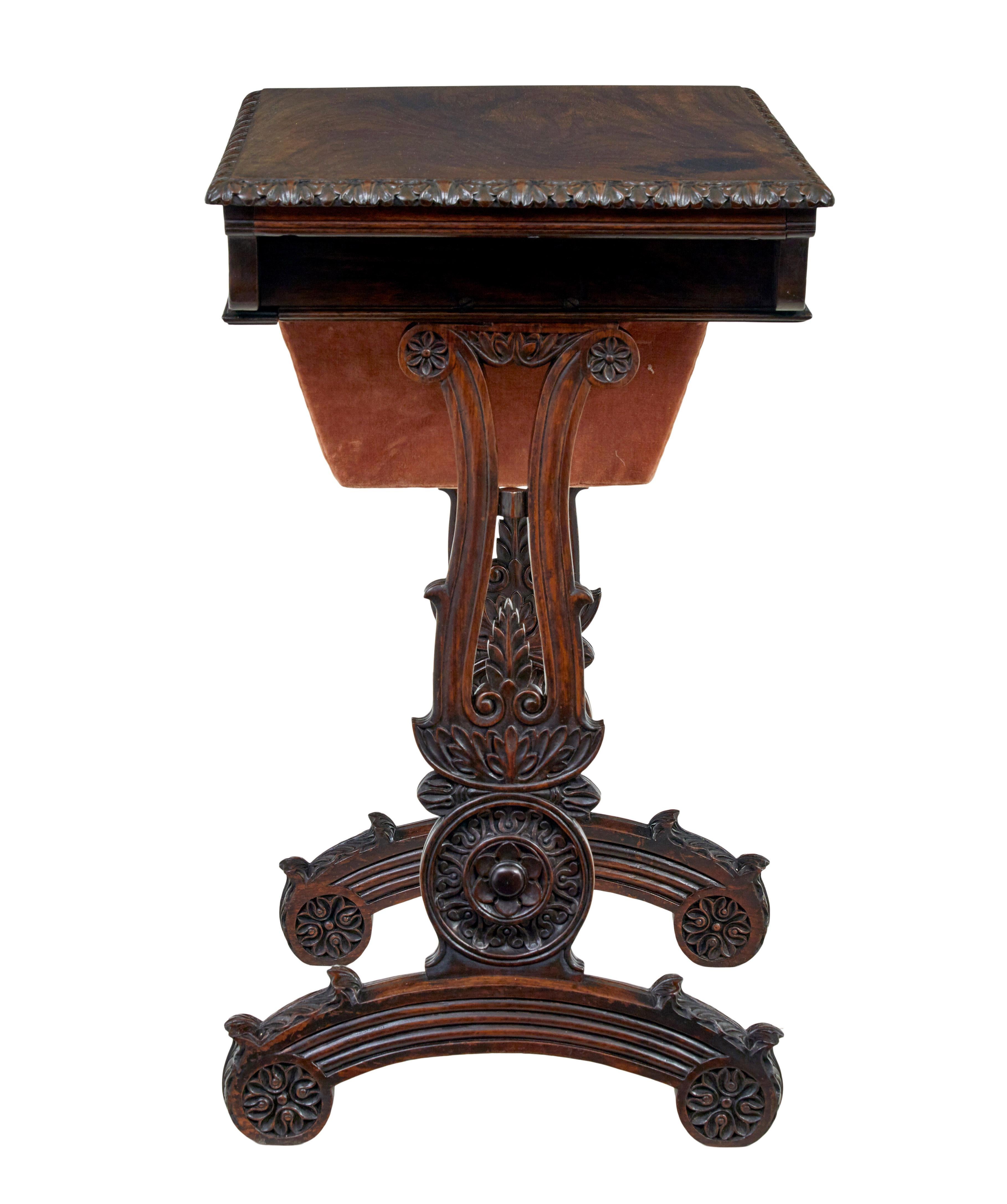 Table d'appoint padouk sculptée d'Inde anglo-indienne du 19ème siècle en vente 1