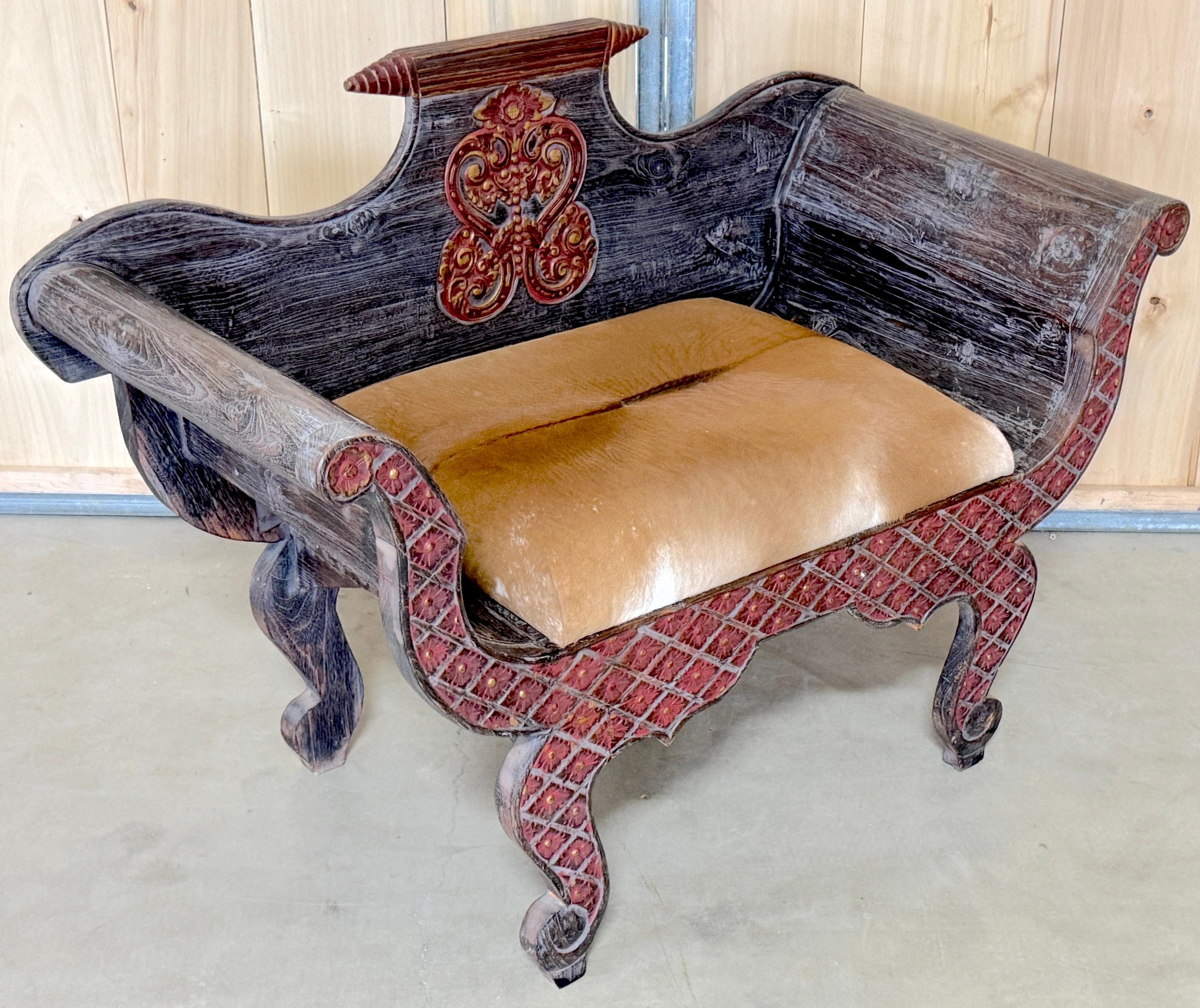 Settee de gondole anglo-indienne sculptée et polychromée du 19ème siècle en vente 2