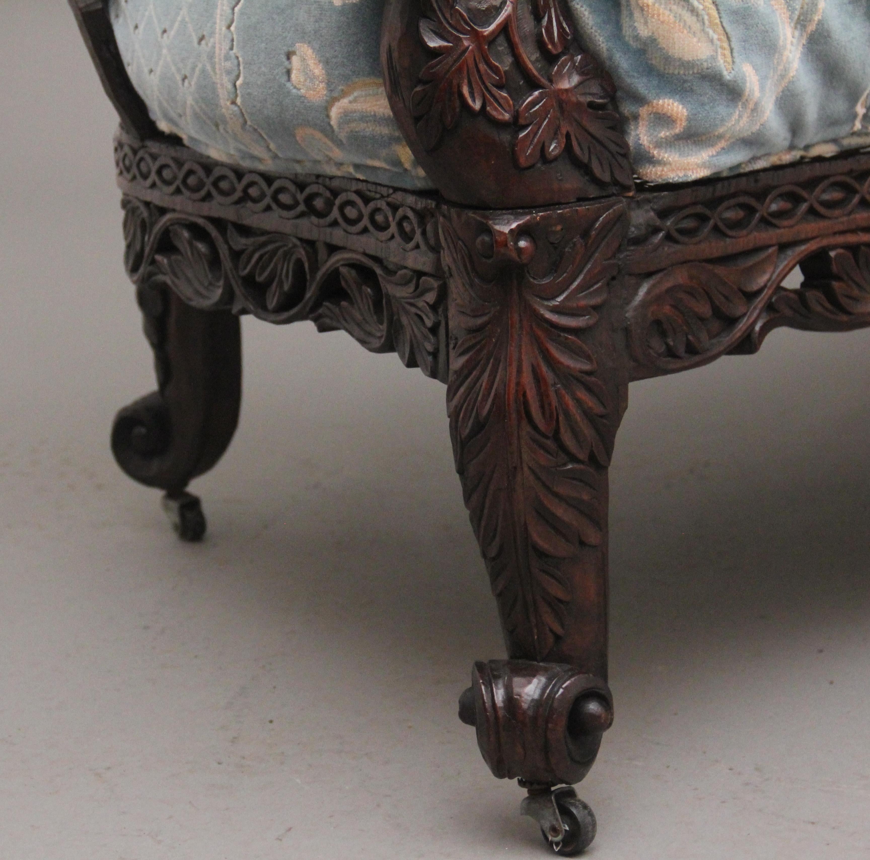 Canapé anglo-indien sculpté du 19ème siècle en vente 8