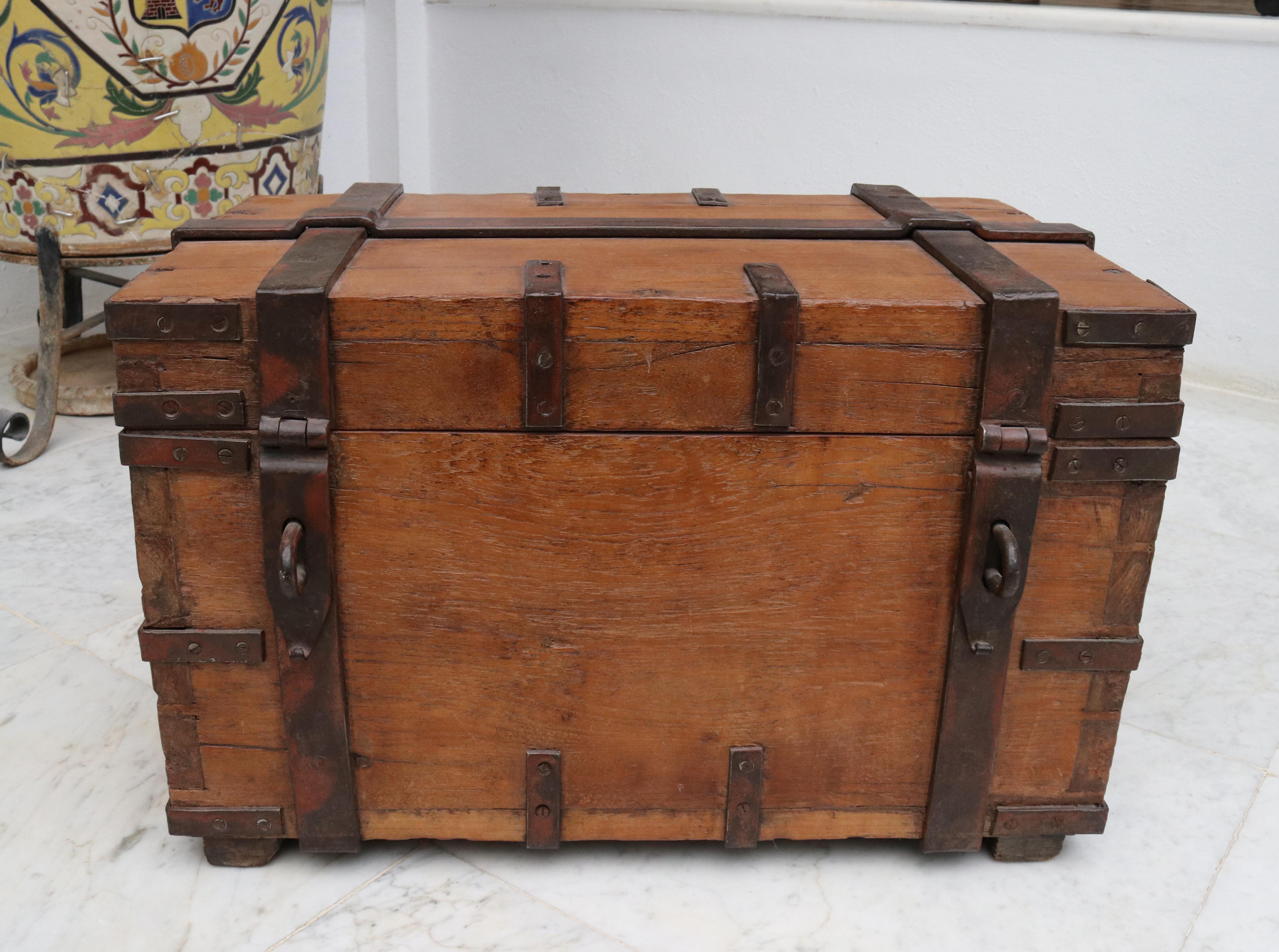 19th Century Anglo-Indian Colonial Fruit Wood Chest with Wrought Iron Fittings In Good Condition For Sale In Marbella, ES