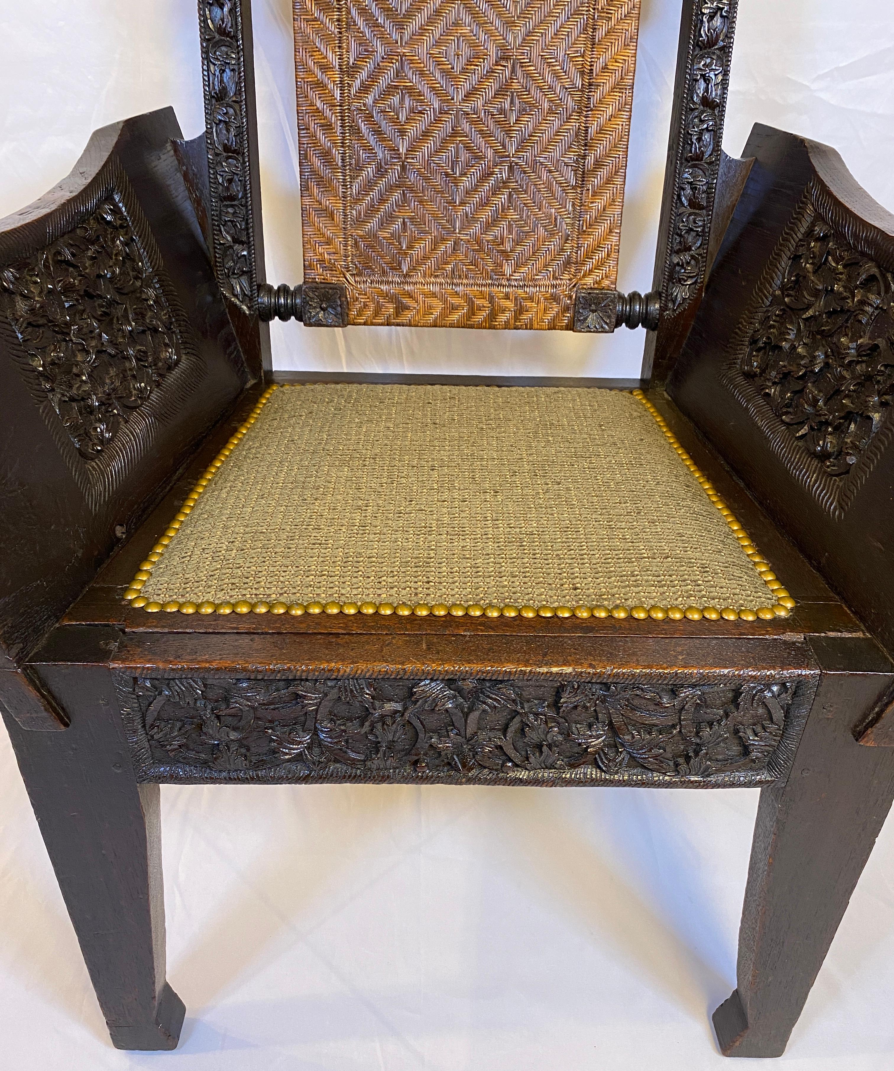 Fauteuil birman anglo-indien du XIXe siècle, sculpté à la main, avec provenance d'un officier en vente 3
