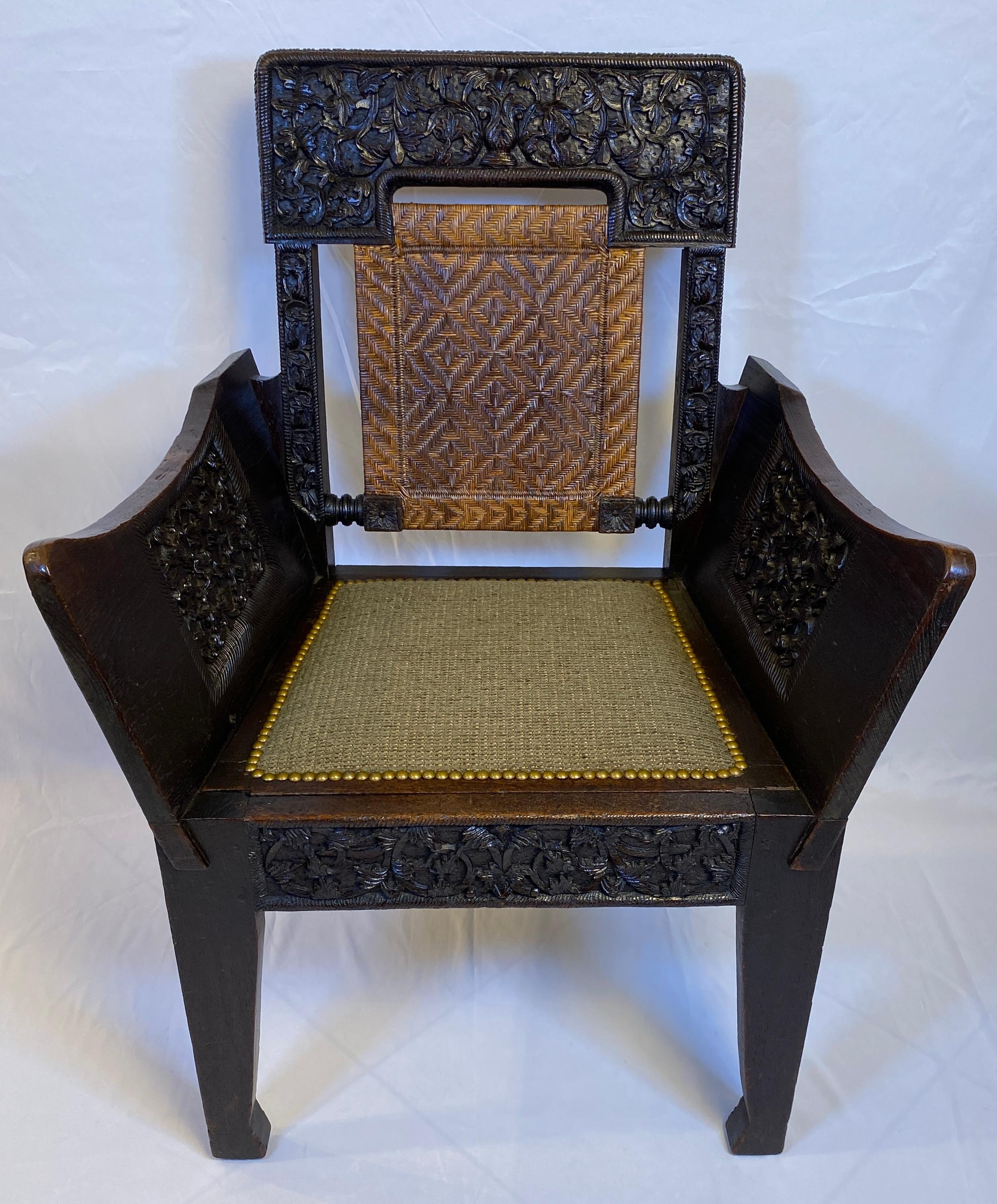 Fauteuil birman anglo-indien du XIXe siècle, sculpté à la main, avec provenance d'un officier en vente 7