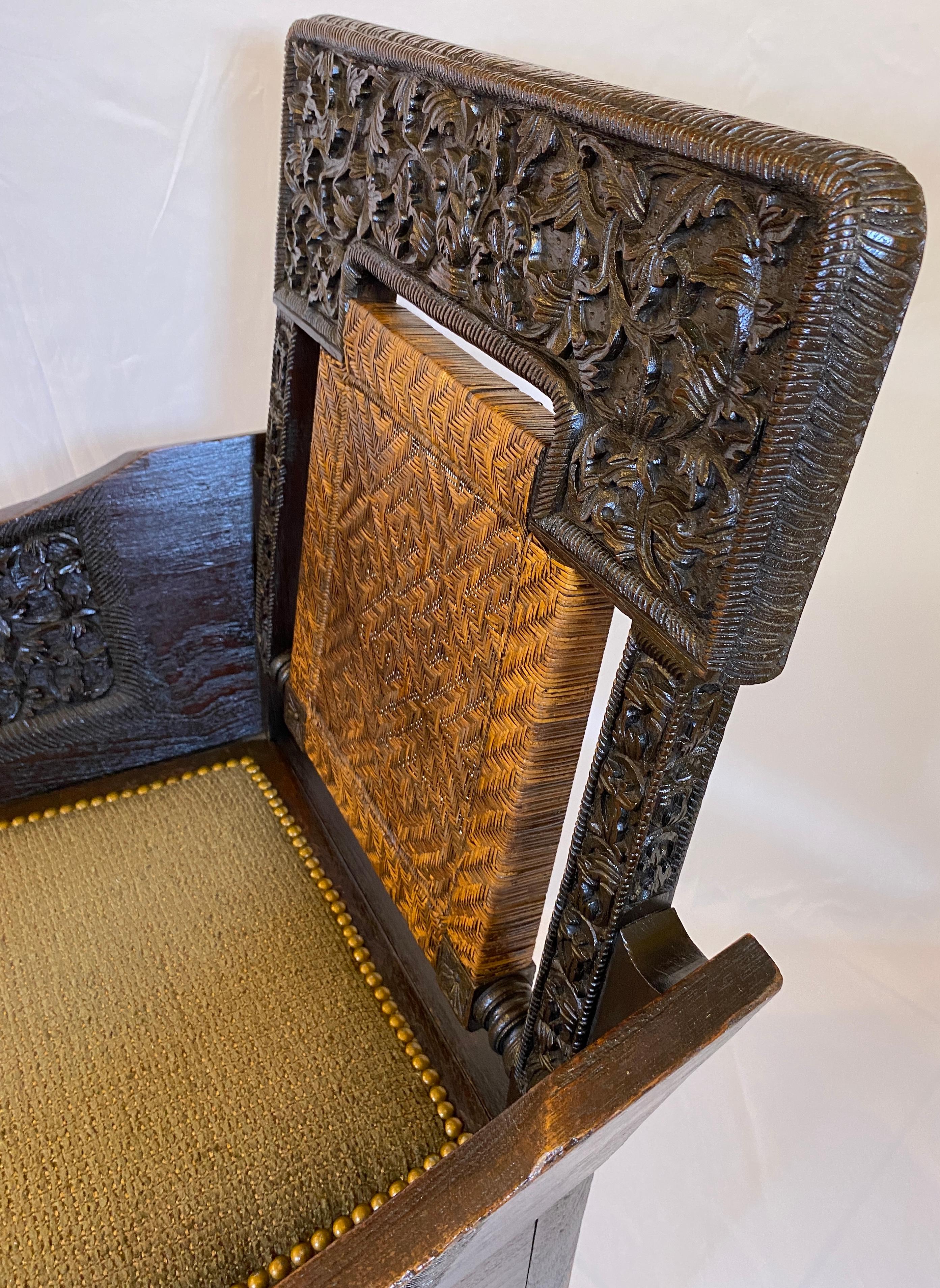 Anglo-indien Fauteuil birman anglo-indien du XIXe siècle, sculpté à la main, avec provenance d'un officier en vente